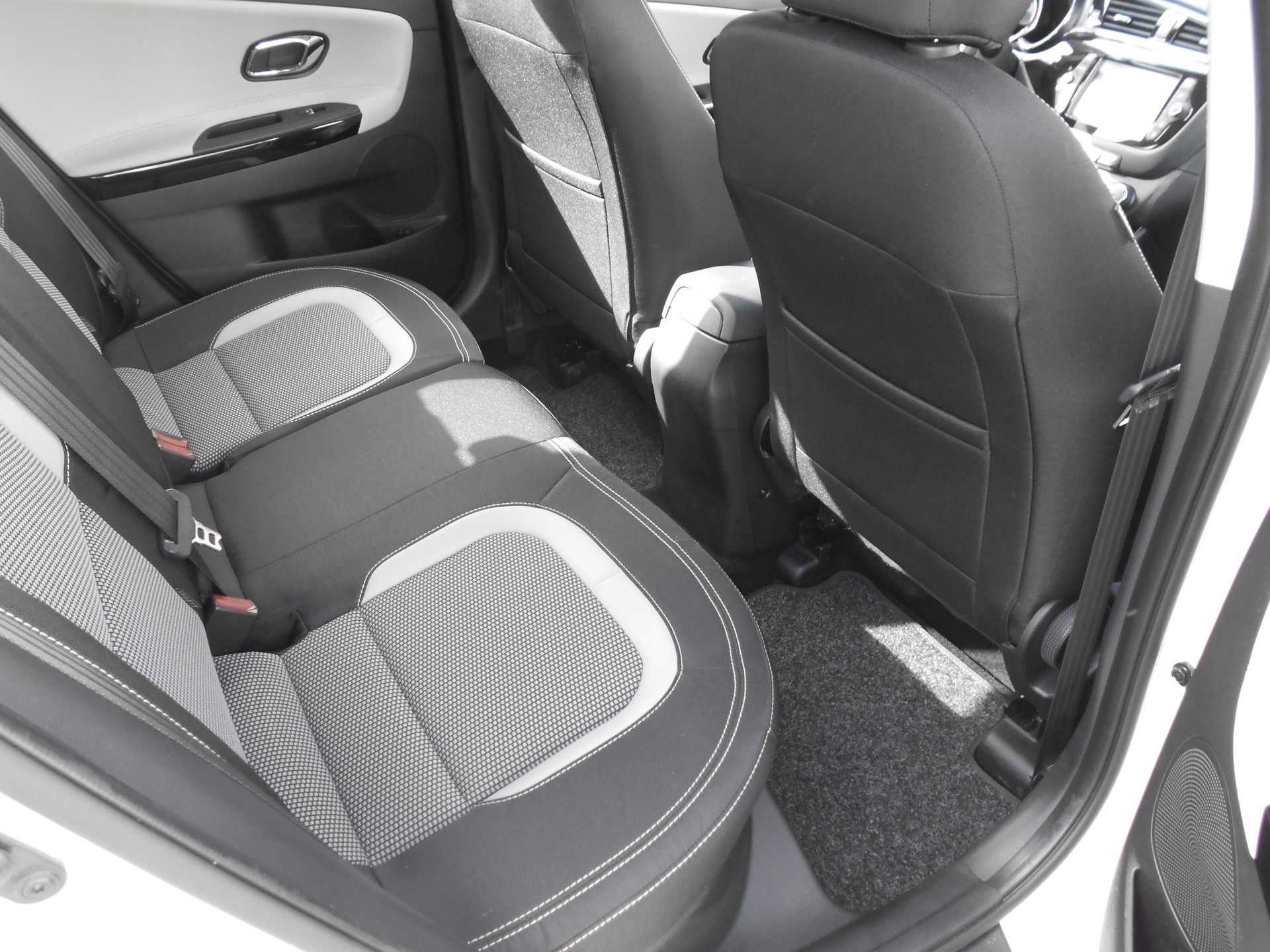 KIA Cee'd Sportswagon 1.6 GDi Swiss Champion DCT-image-7