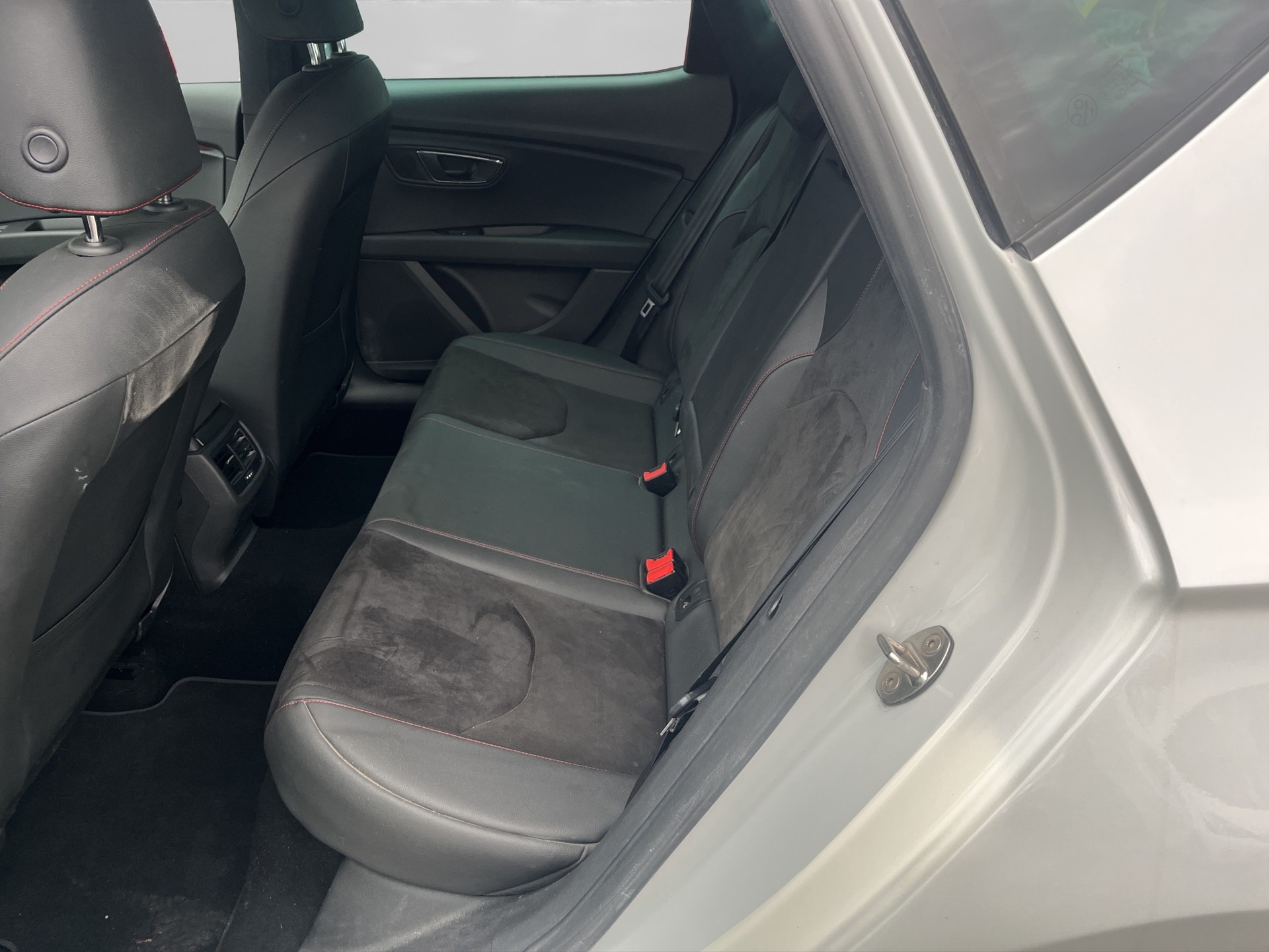 SEAT Leon 1.5 TGI CNG Swiss FR DSG-image-7