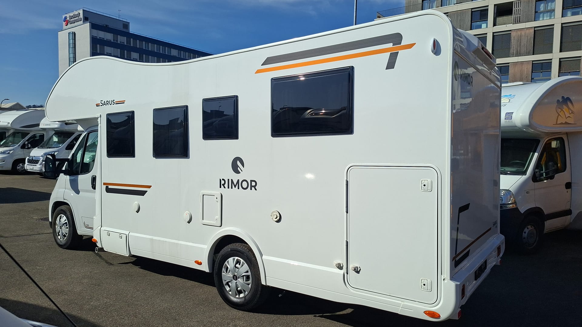 RIMOR Sarus 695***Unschlagbar in Preis und Leistung: Nirgendwo bekommen Sie mehr Wohnmobil für Ihr Geld als bei Rimor***-showroom-element-2