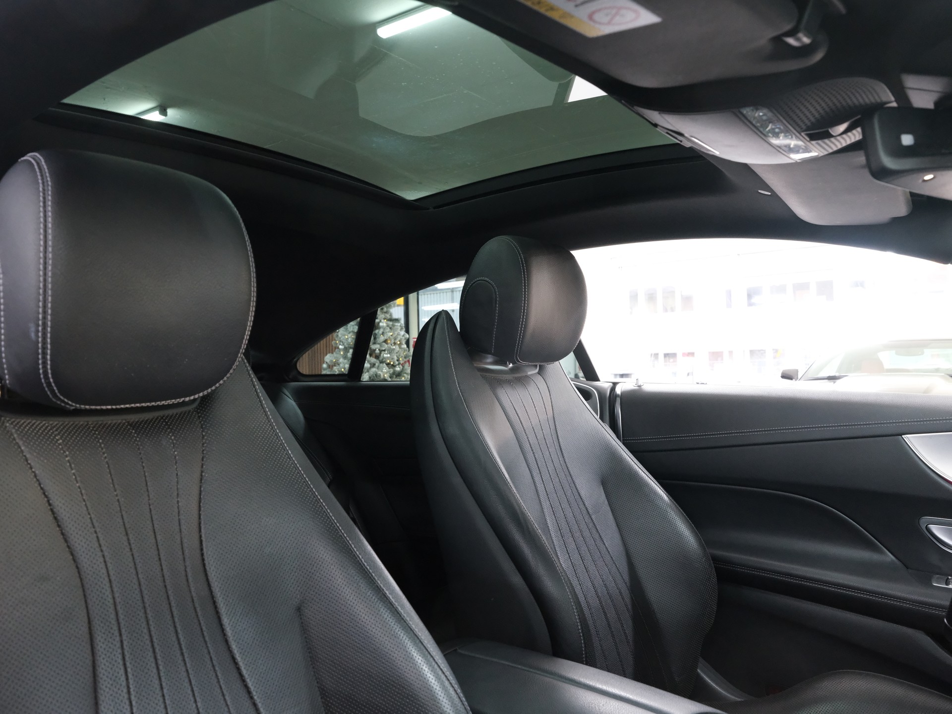 MERCEDES-BENZ E 400 Coupé AMG Line 4 Matic 9G-Tronic-image-22