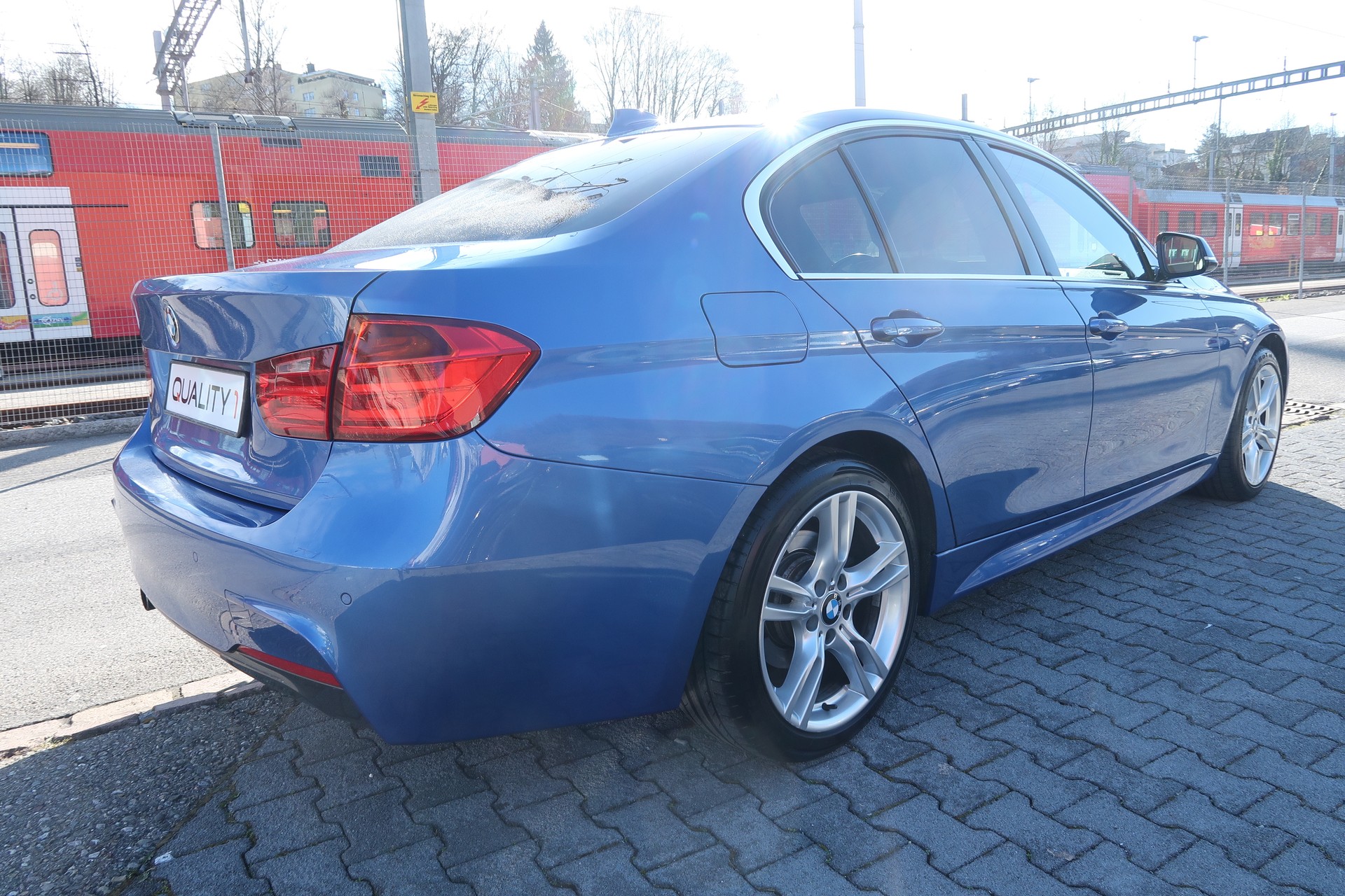 BMW 328i xDrive M-Sportpaket Steptronic-showroom-element-3
