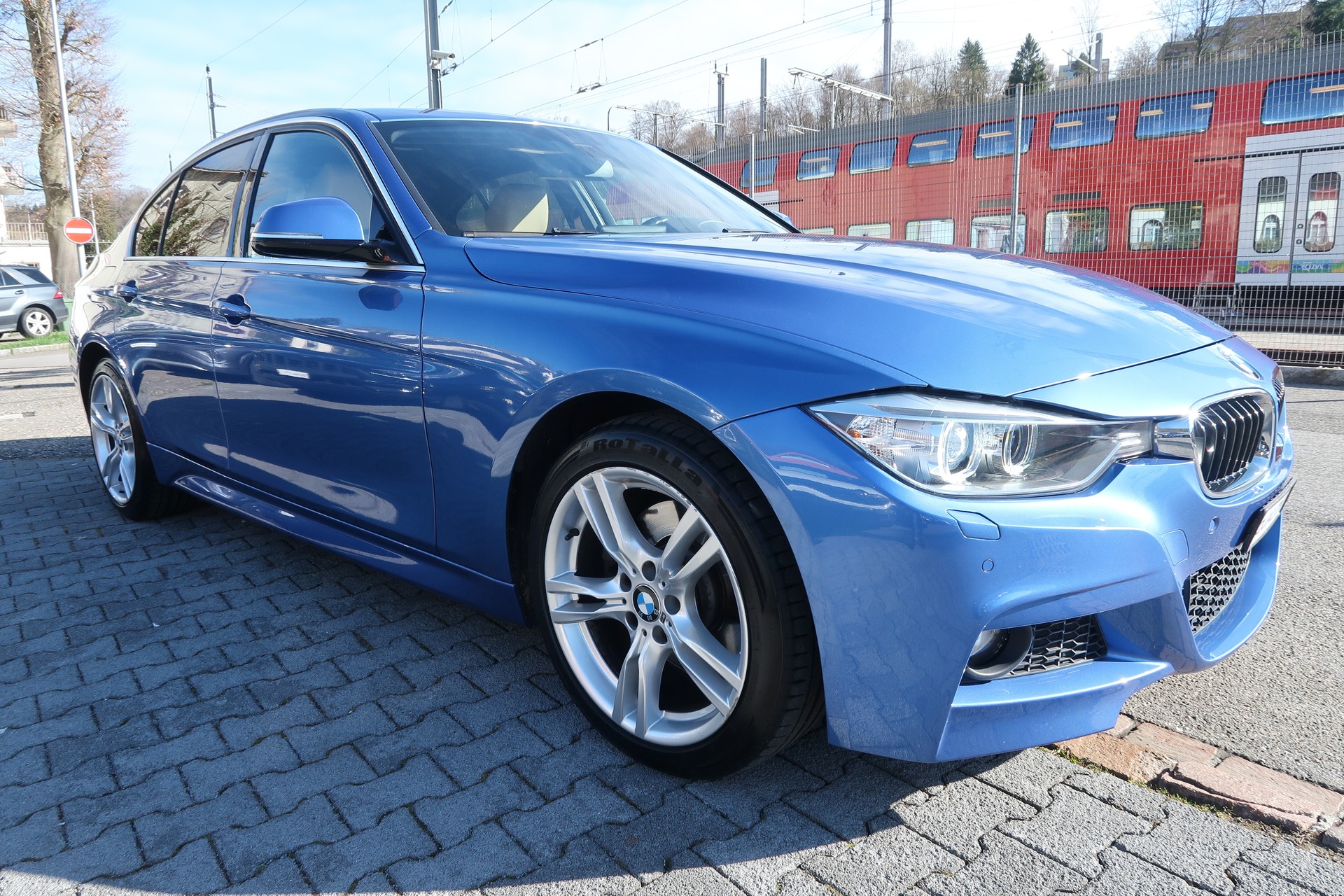 BMW 328i xDrive M-Sportpaket Steptronic-showroom-element-2