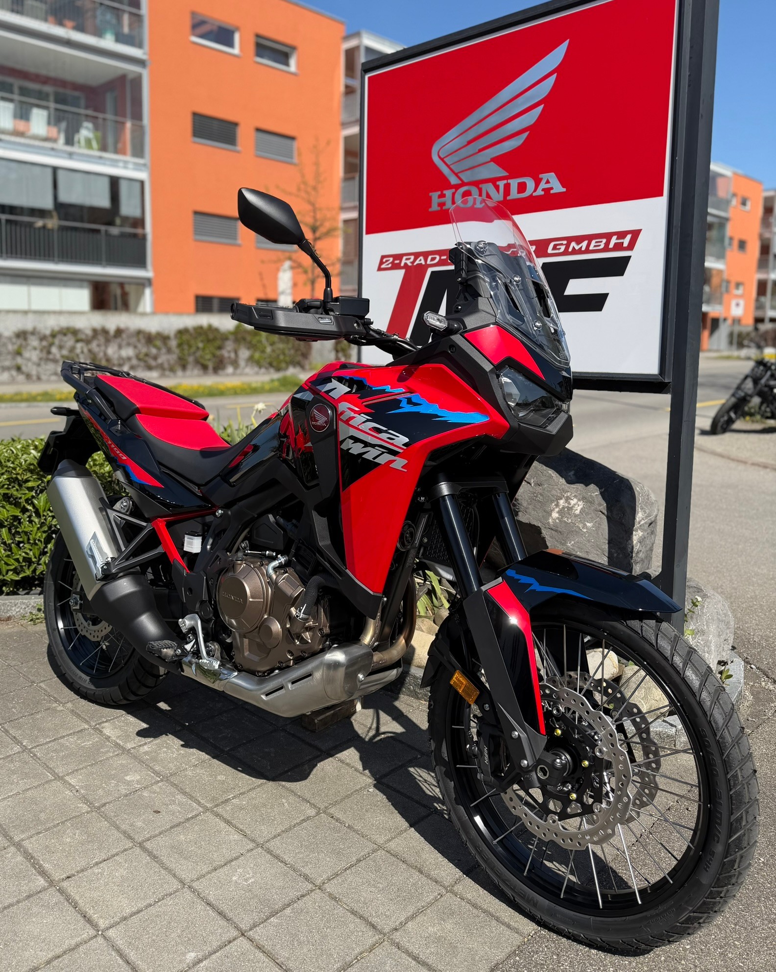 HONDA CRF 1100 Africa Twin-image-1