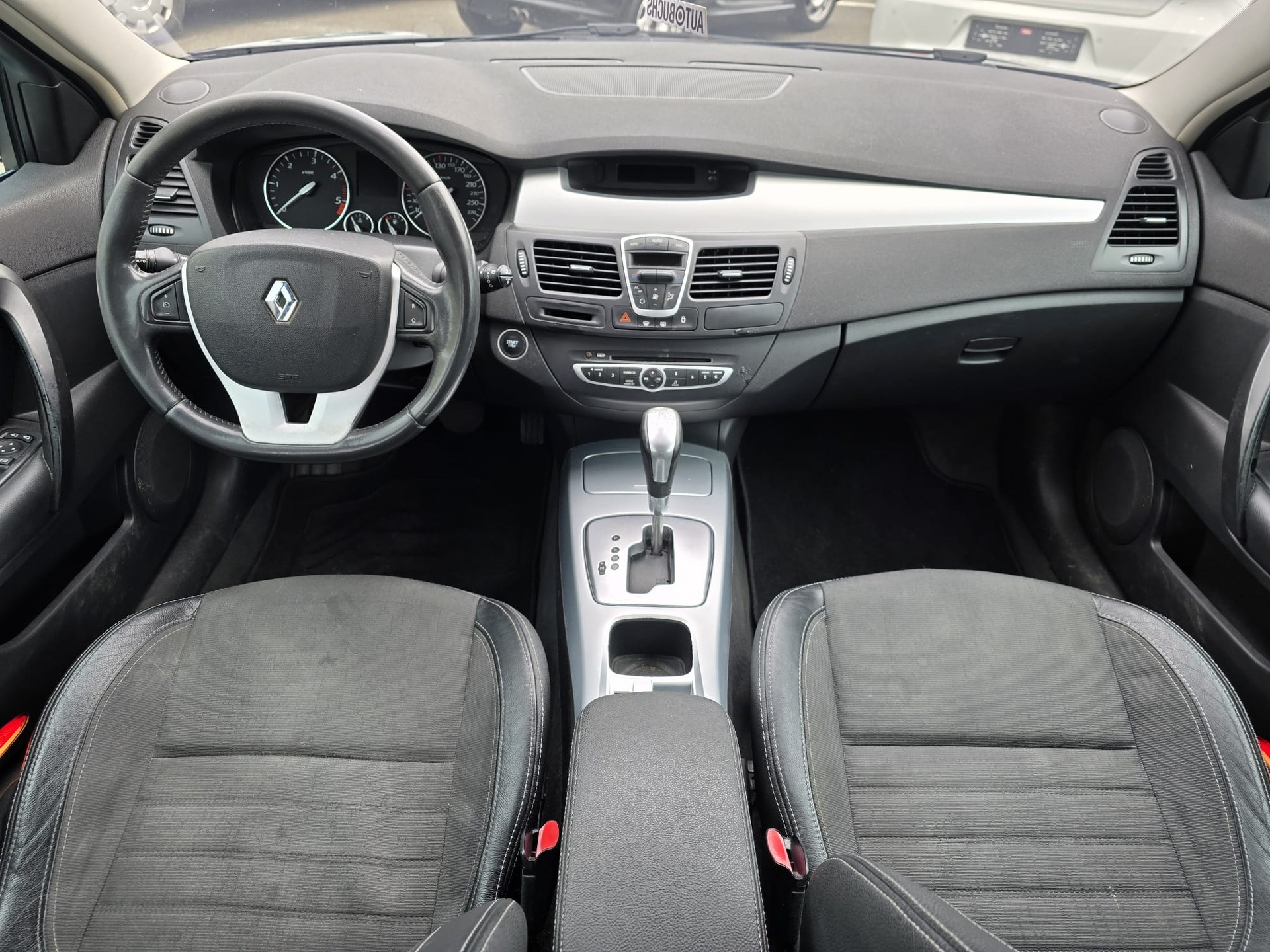 RENAULT Laguna Grandtour 2.0 dCi Expression Automatic-showroom-element-3
