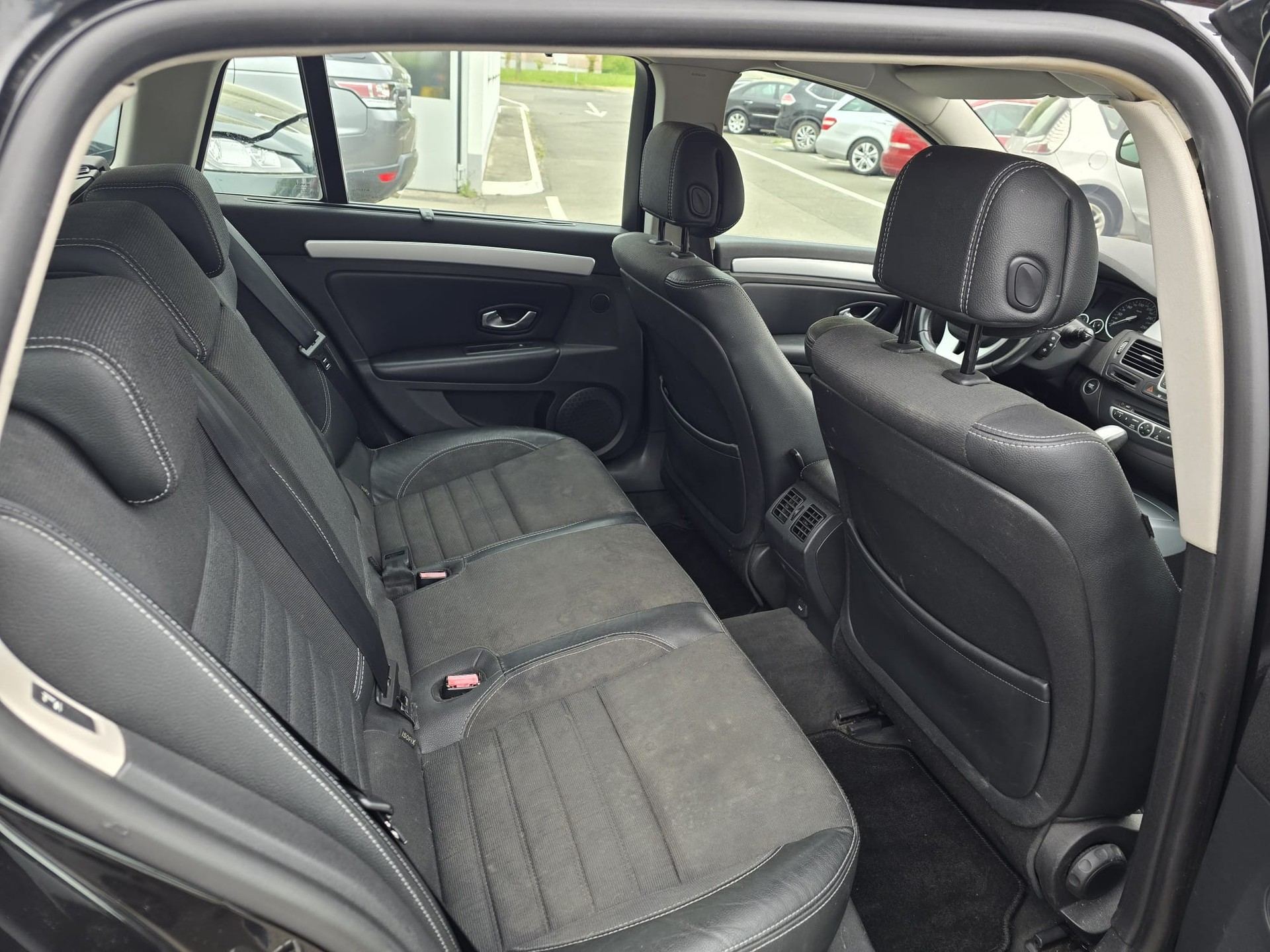 RENAULT Laguna Grandtour 2.0 dCi Expression Automatic-image-10