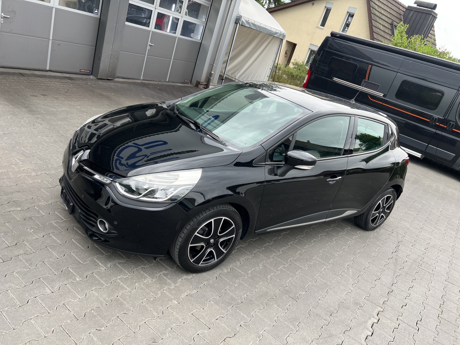 RENAULT Clio 1.2 16V T Swiss Edition EDC-image-13