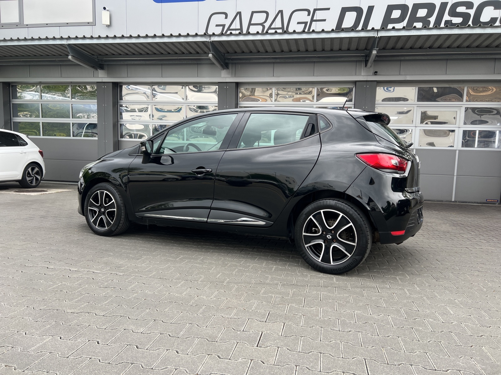 RENAULT Clio 1.2 16V T Swiss Edition EDC-showroom-element-2