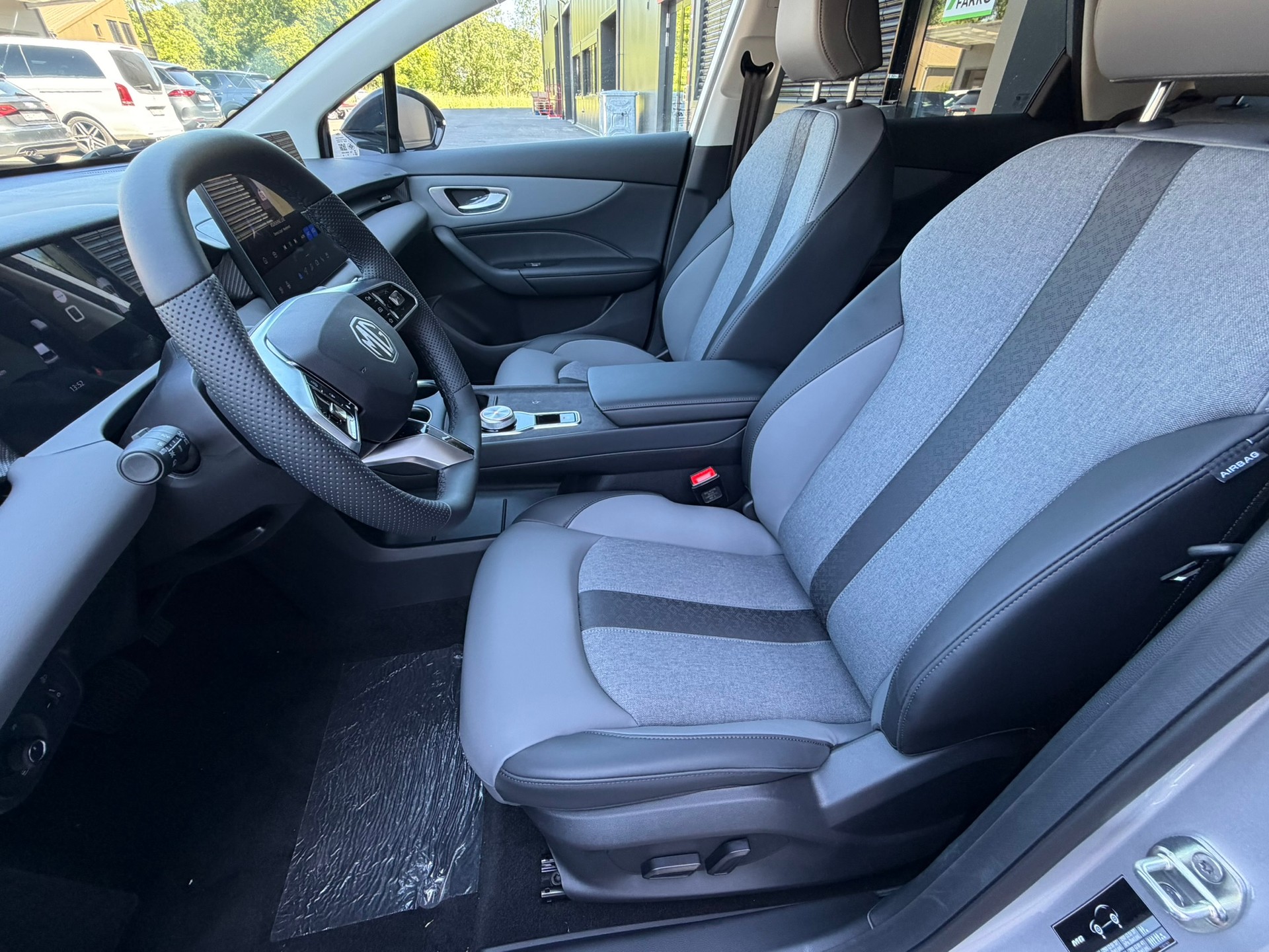 MG 4 EV 64kWh Premium-image-7