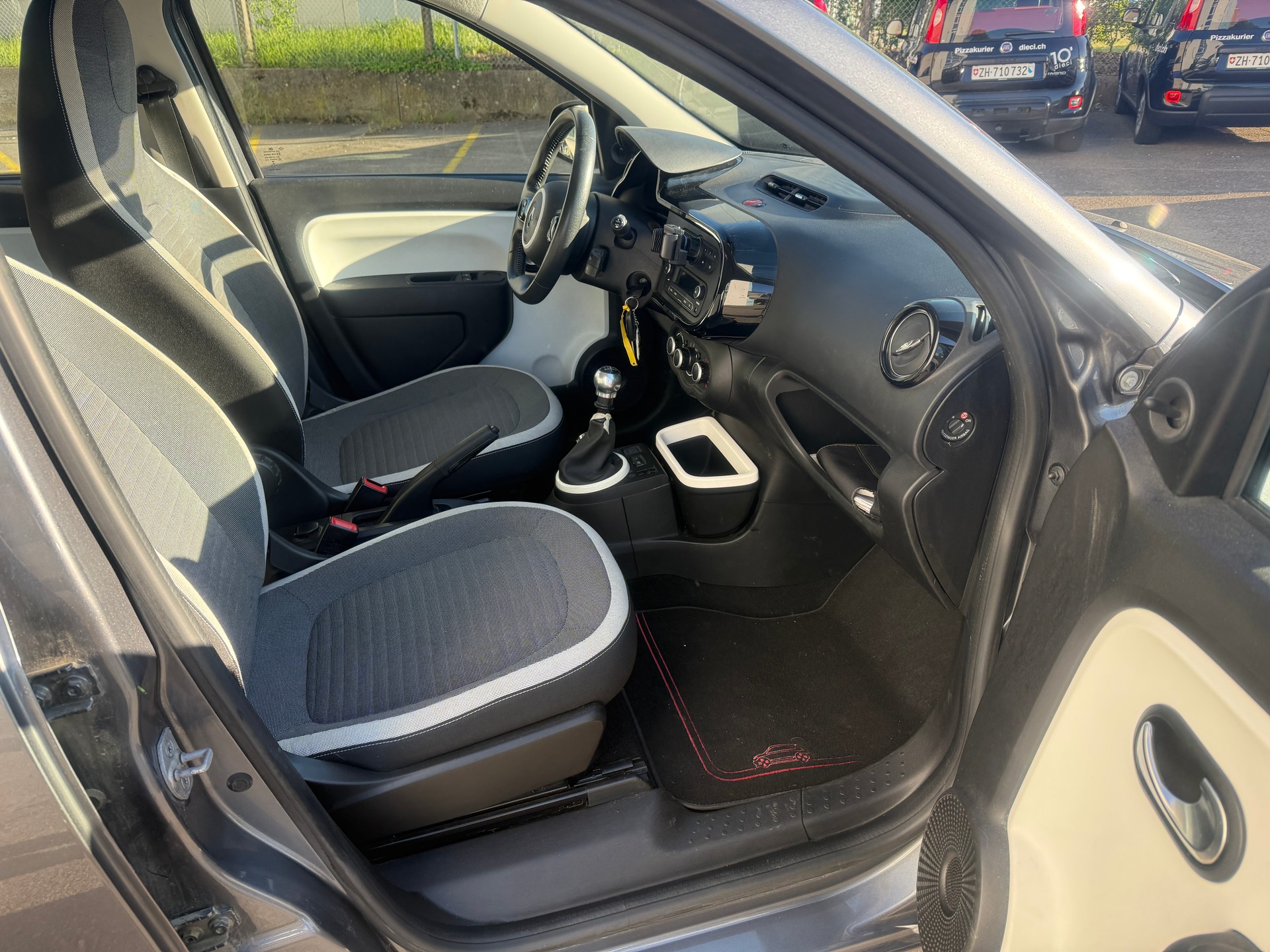 RENAULT Twingo 0.9 Intens-image-10