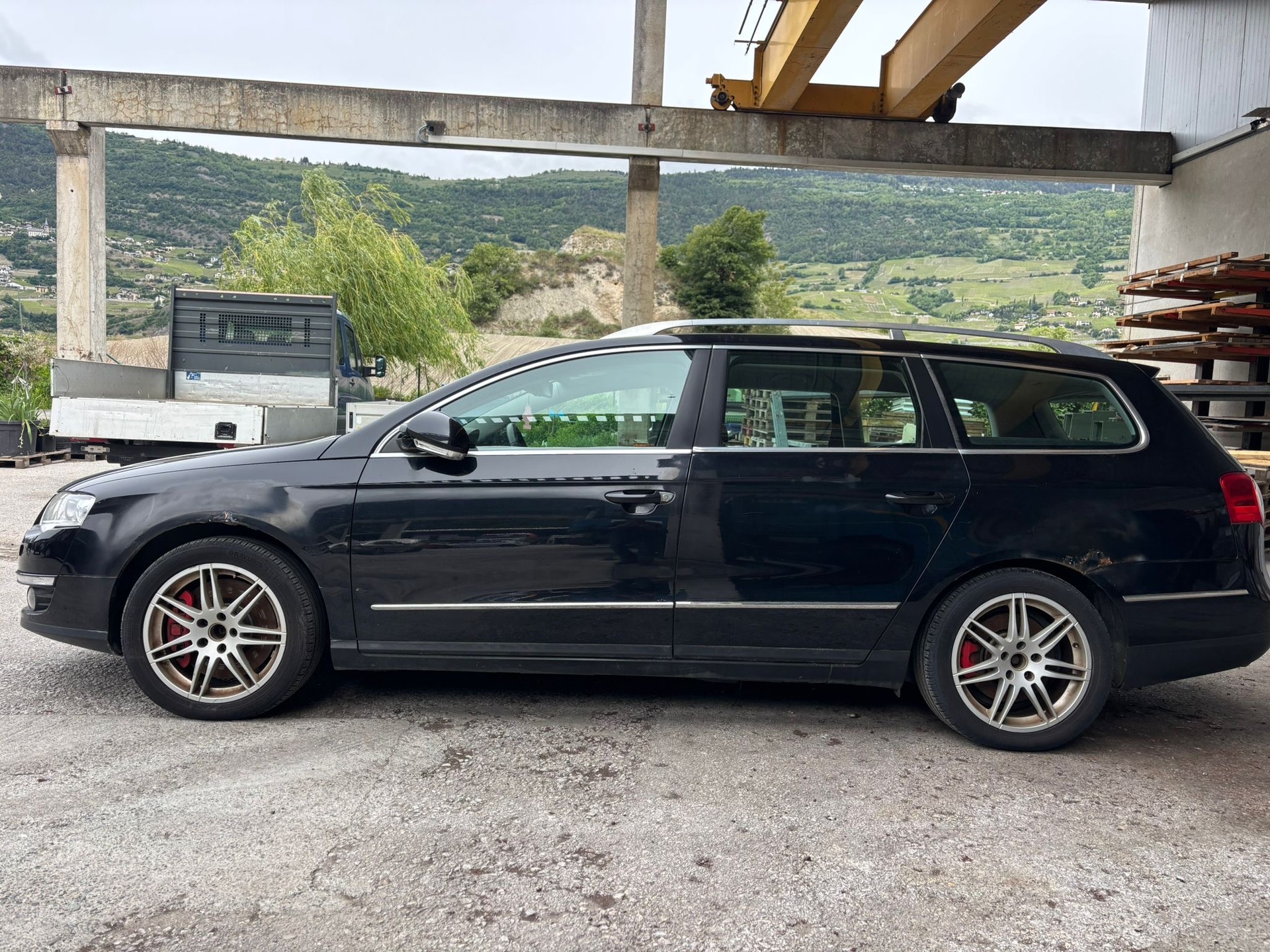VW Passat Variant 3.2 V6 FSI Sportline 4Motion-image-2