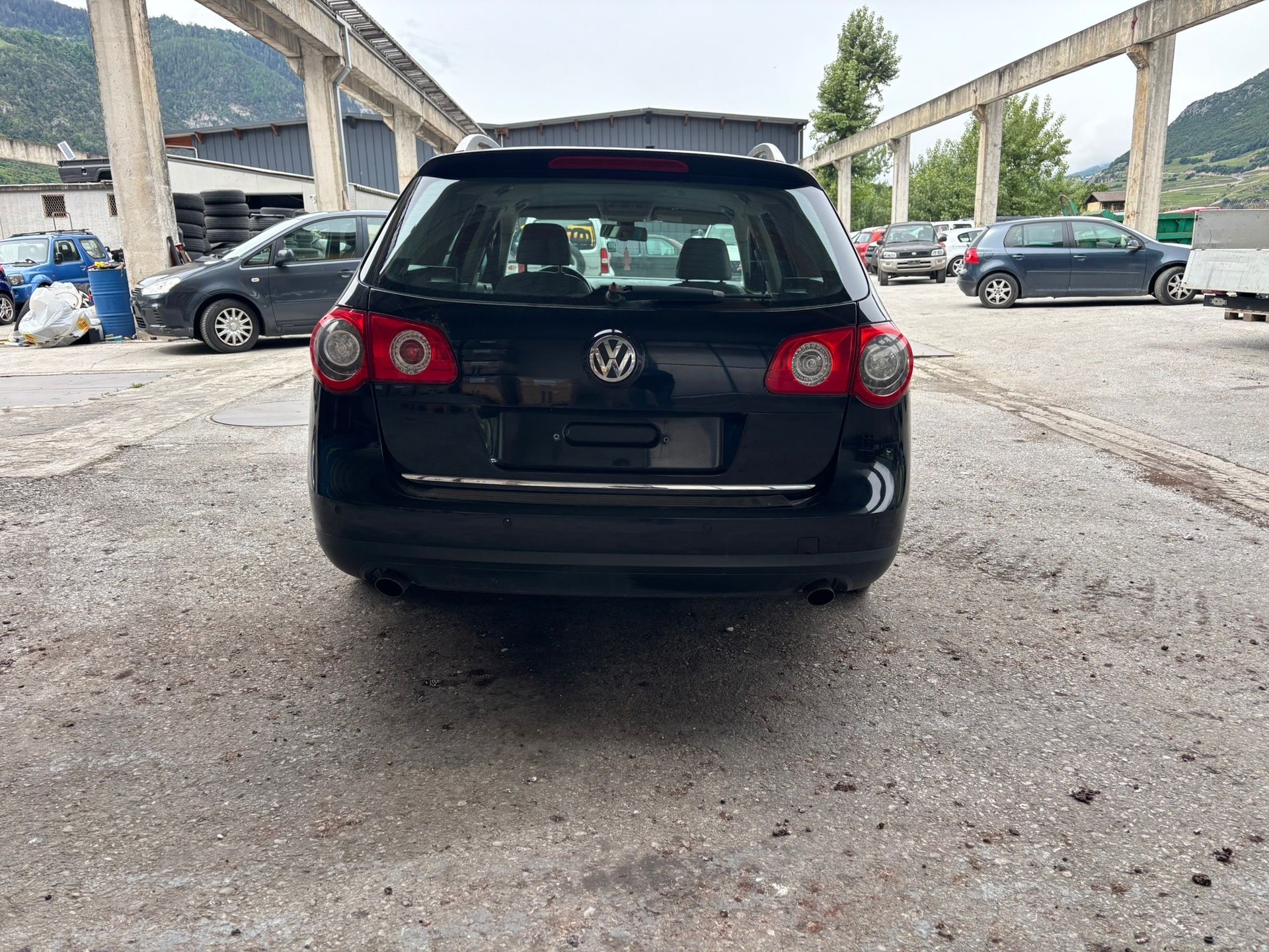 VW Passat Variant 3.2 V6 FSI Sportline 4Motion-image-1