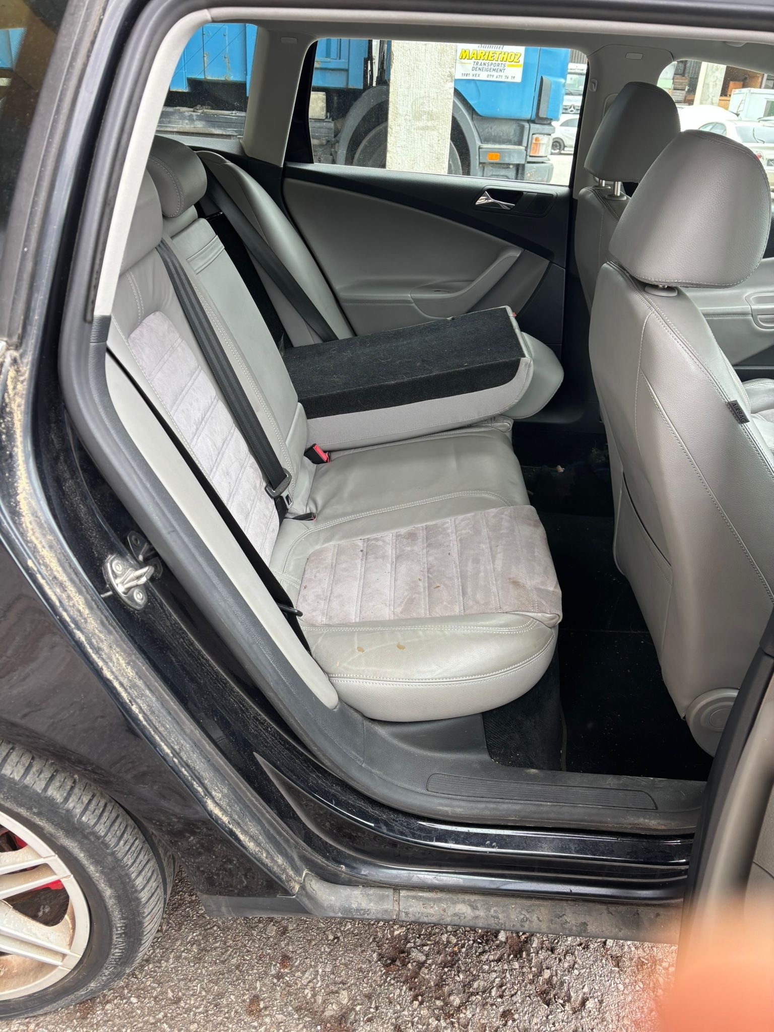 VW Passat Variant 3.2 V6 FSI Sportline 4Motion-image-4