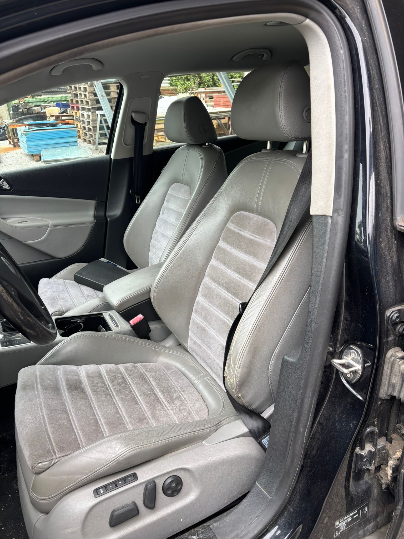 VW Passat Variant 3.2 V6 FSI Sportline 4Motion-image-7