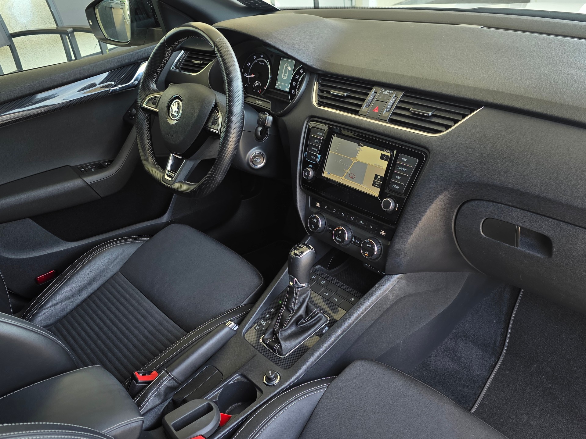 SKODA Octavia Combi 2.0 TSI RS DSG * Frisch ab MFK *-image-16