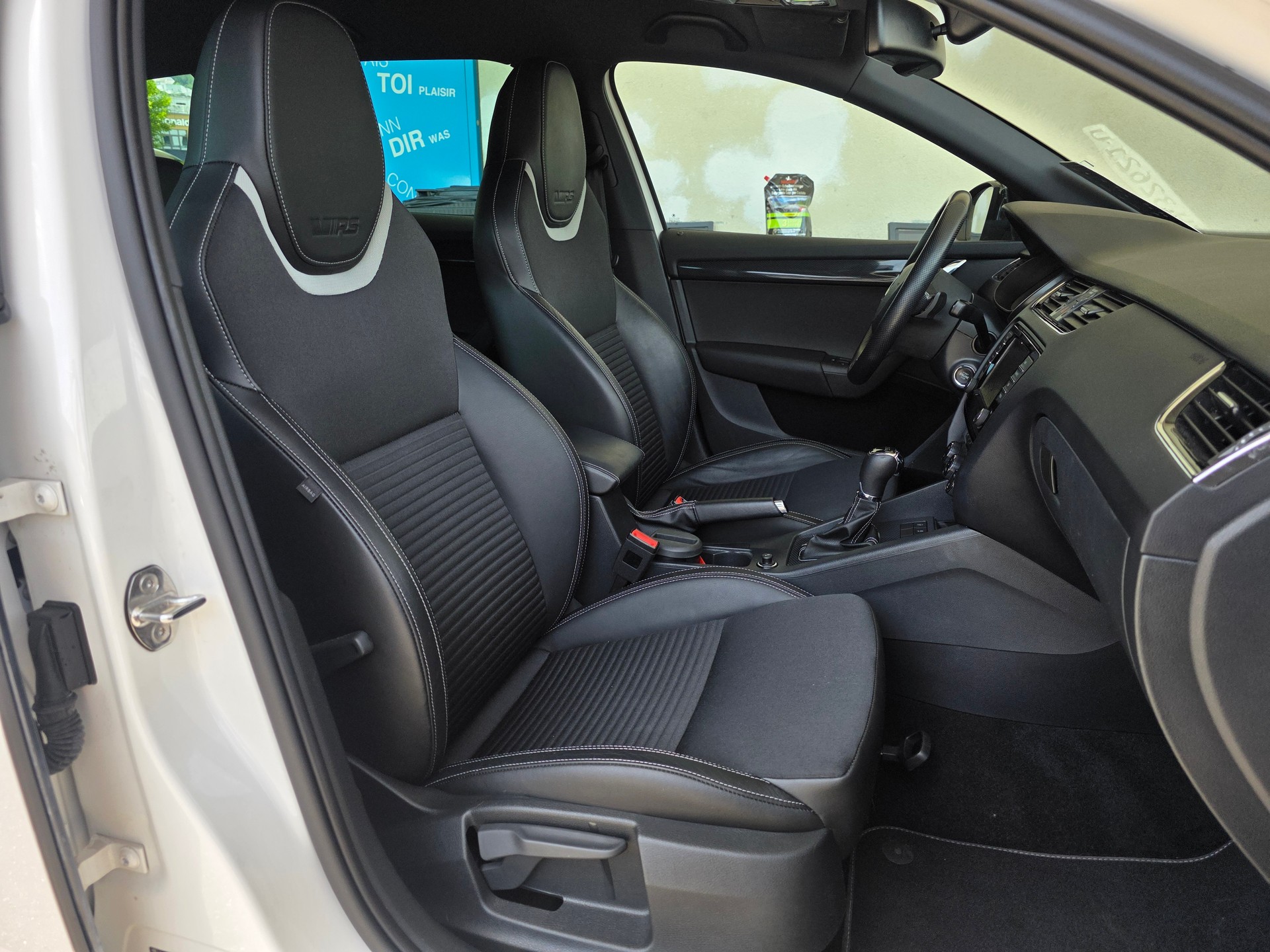SKODA Octavia Combi 2.0 TSI RS DSG * Frisch ab MFK *-image-15
