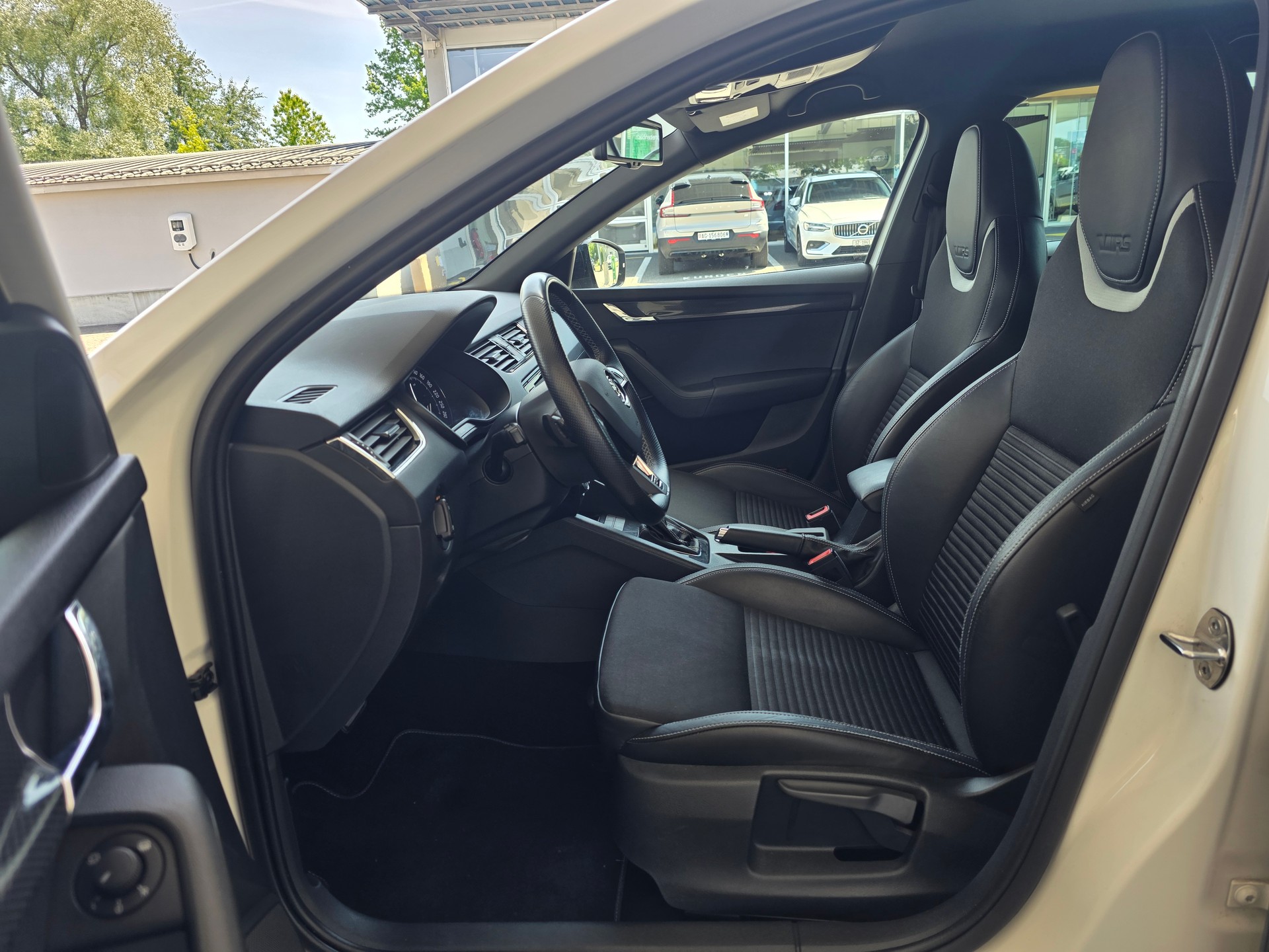SKODA Octavia Combi 2.0 TSI RS DSG * Frisch ab MFK *-image-7