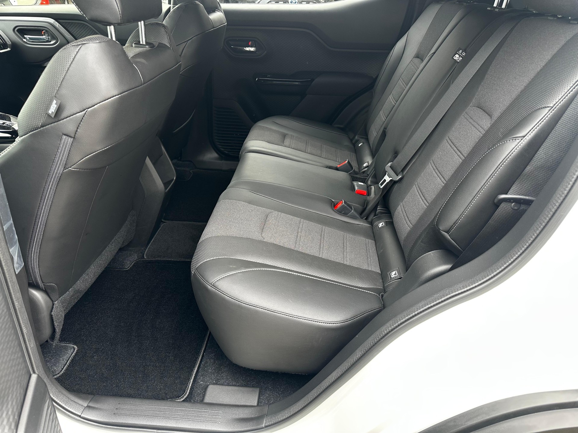 TOYOTA Urban Cruiser Premium AWD-image-10