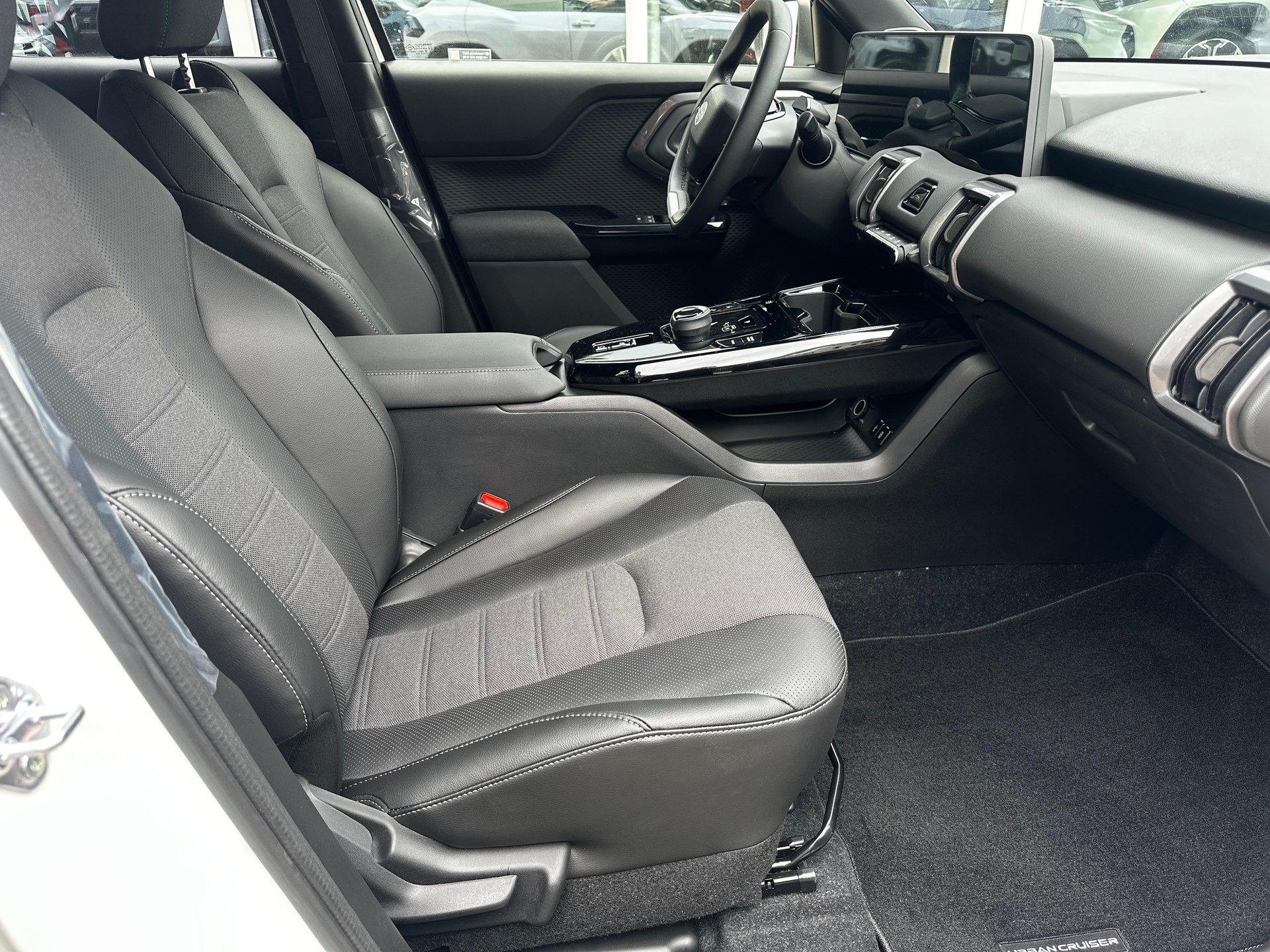 TOYOTA Urban Cruiser Premium AWD-image-12