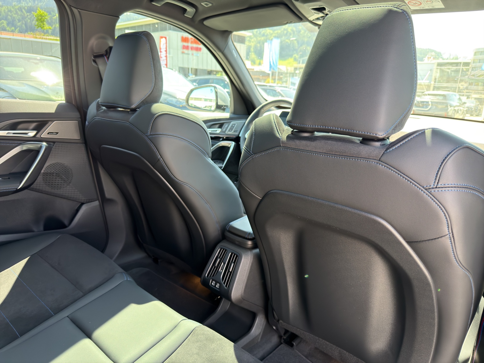 BMW iX1 xDrive 30 M Sport Pro-image-17