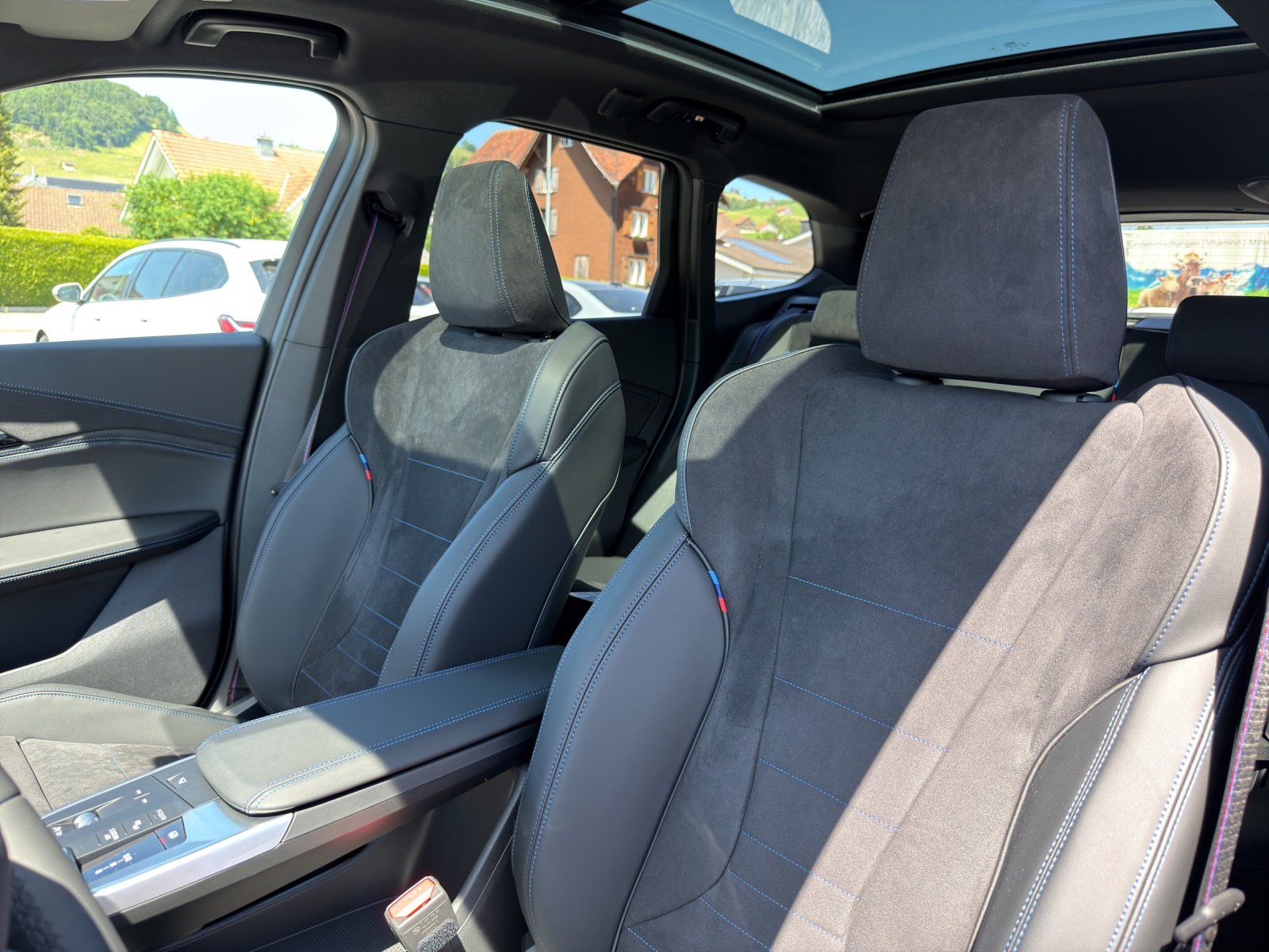 BMW iX1 xDrive 30 M Sport Pro-image-19