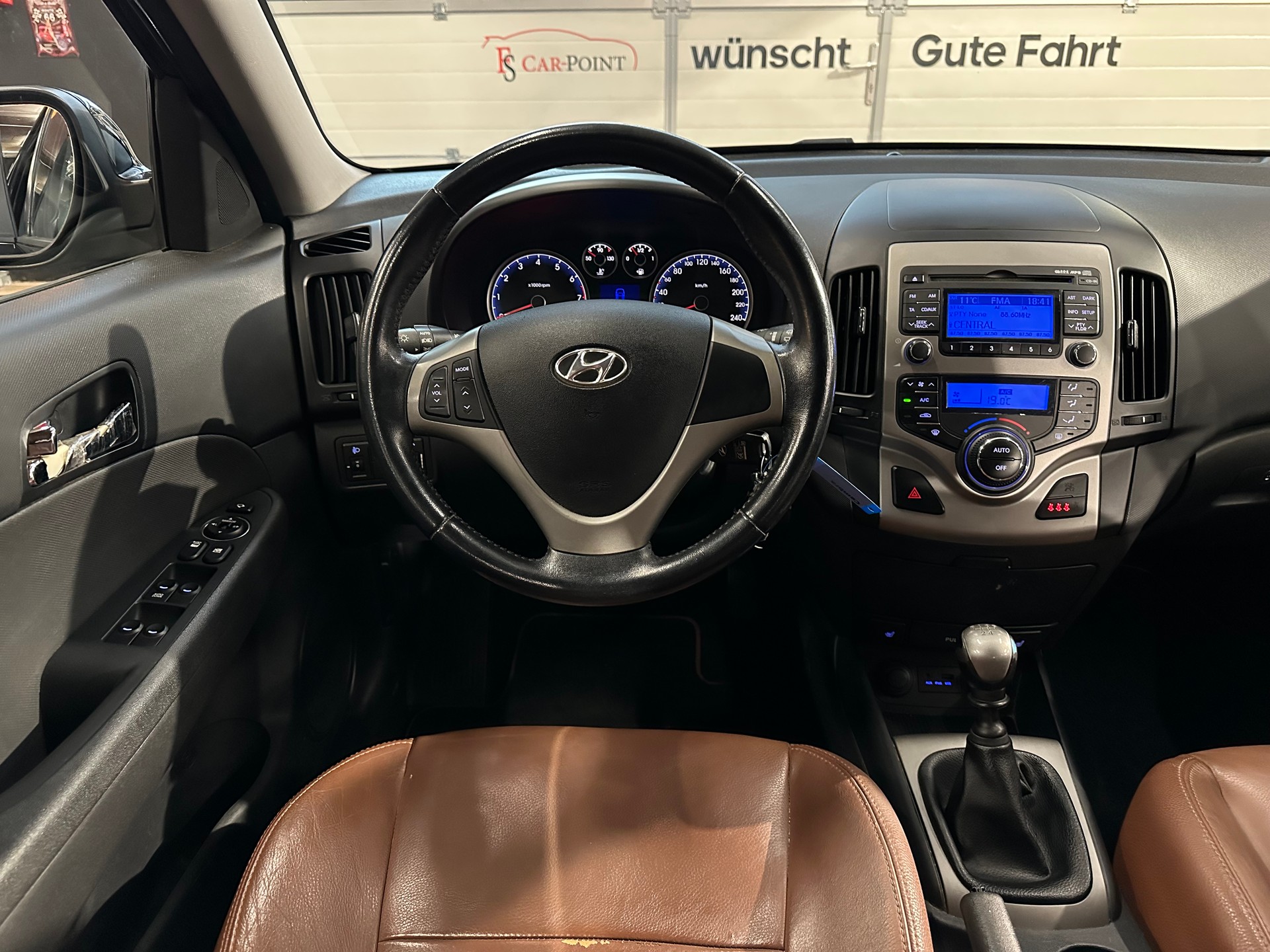HYUNDAI i30 1.6 Style-image-9