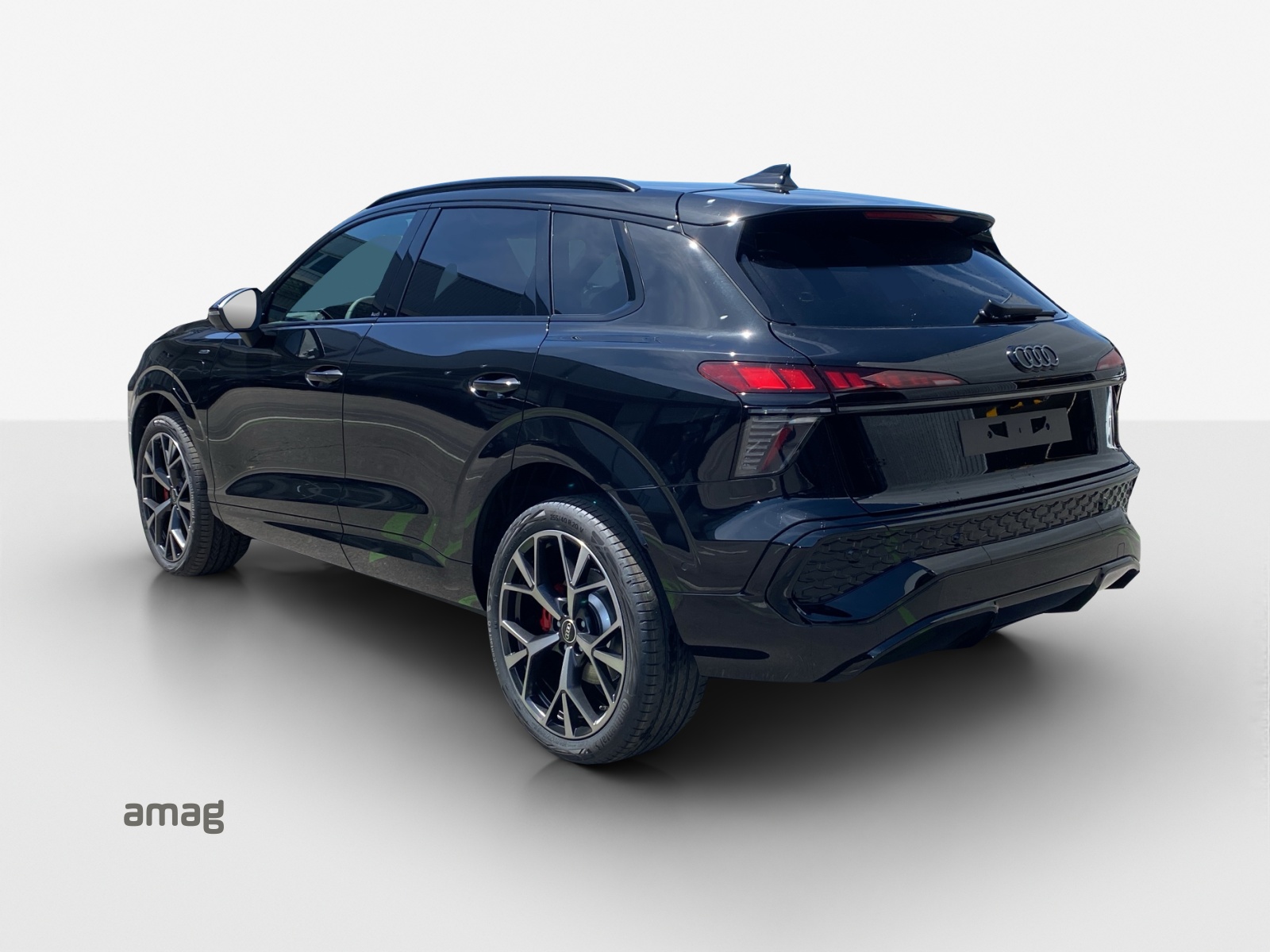AUDI Q3 SUV e-hybrid 200 kW S tronig-showroom-element-2