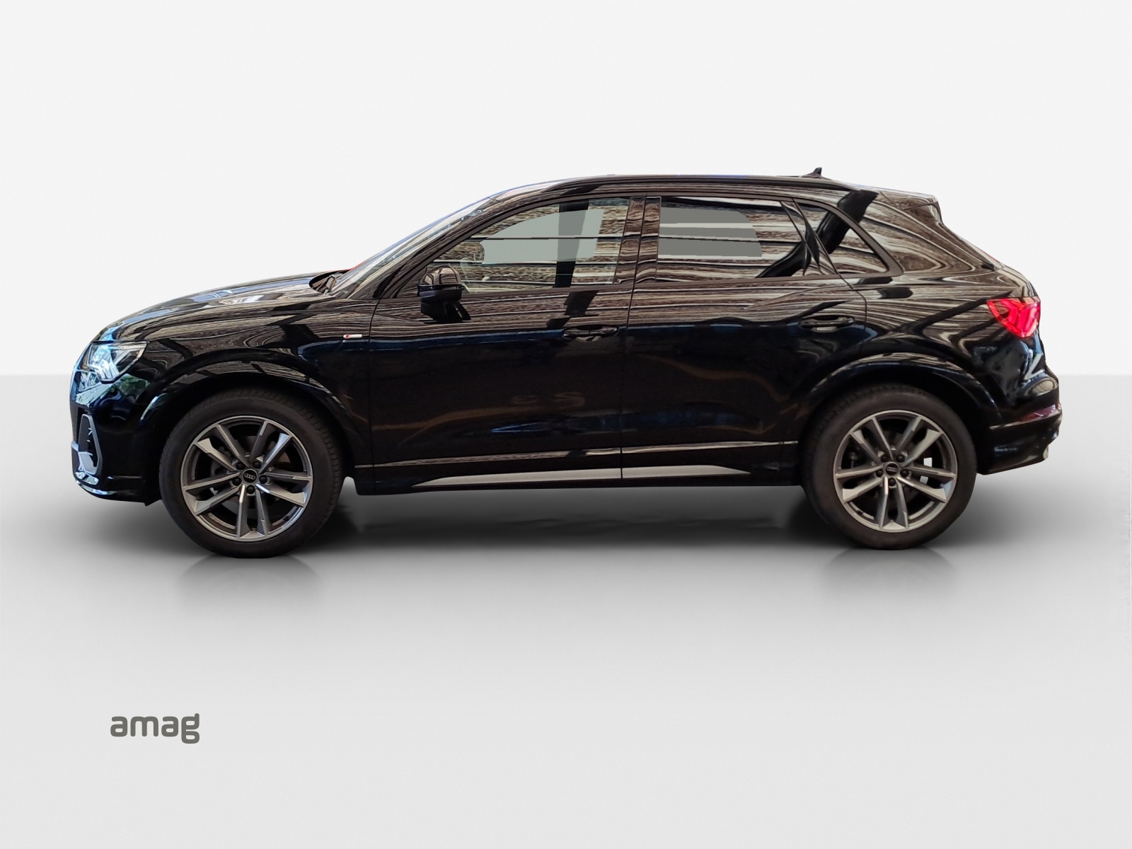 AUDI Q3 35 TFSI S line Attraction S-tronic-showroom-element-1
