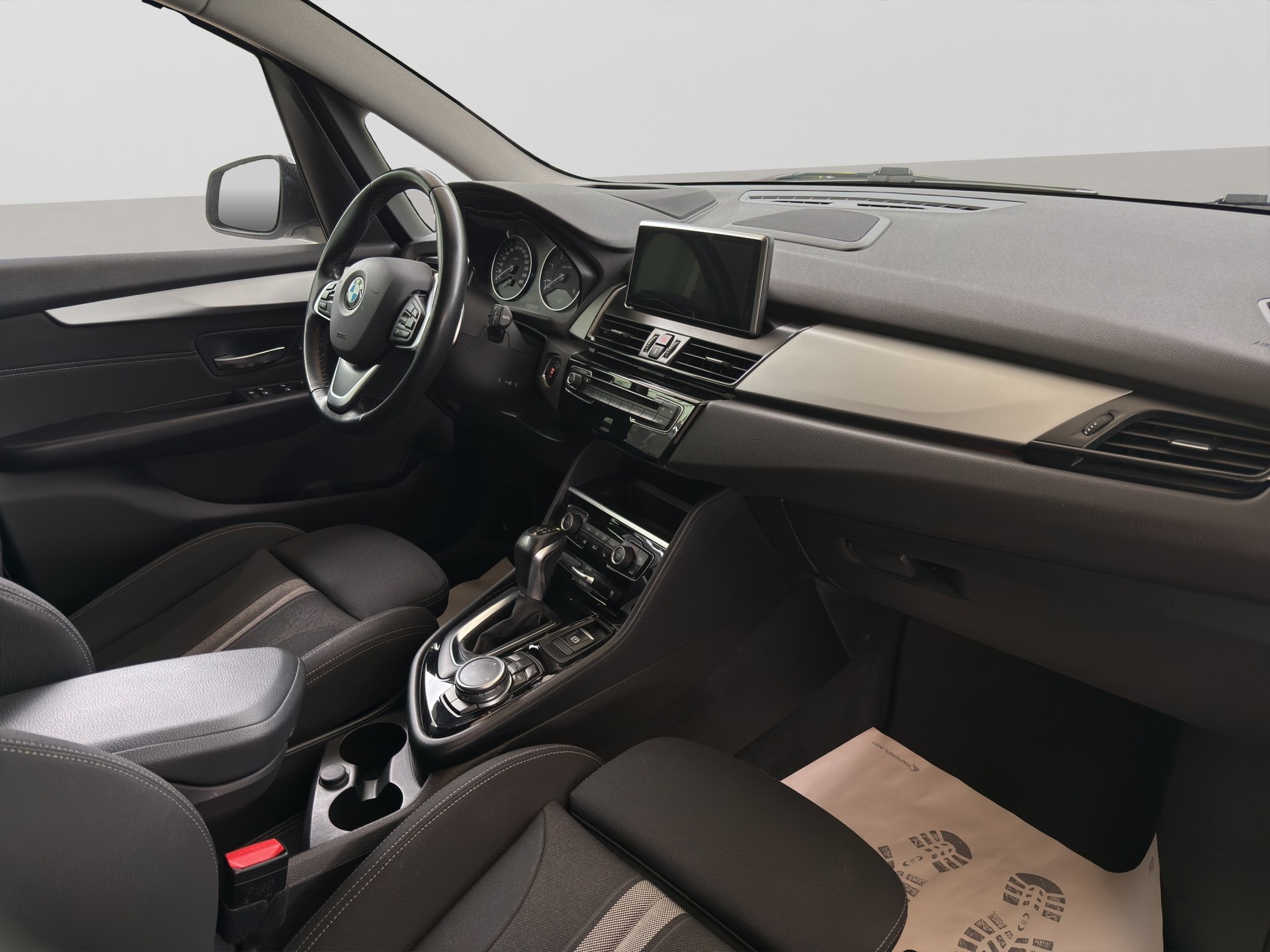 BMW 220d xDrive Gran Tourer Steptronic-image-13