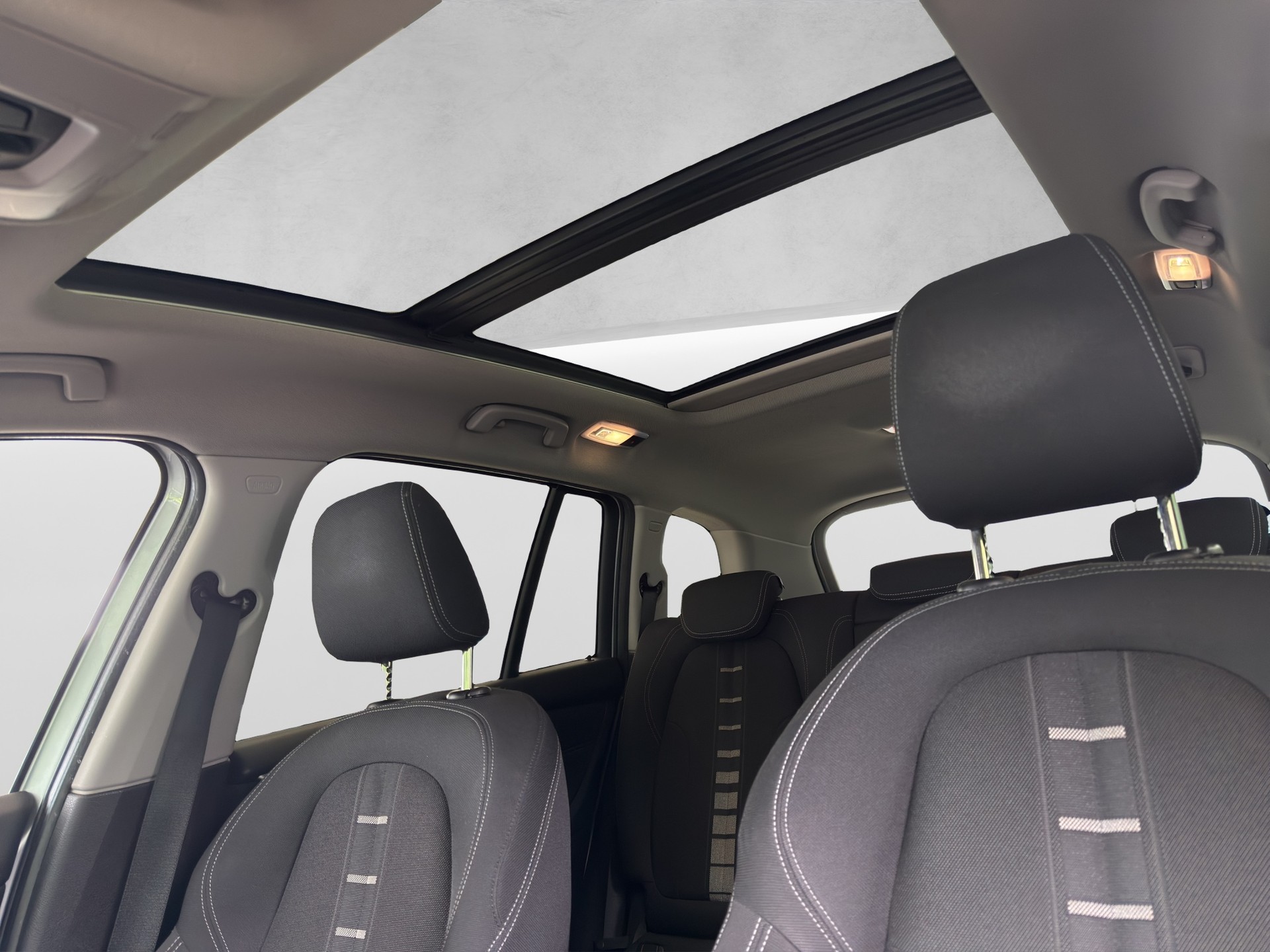 BMW 220d xDrive Gran Tourer Steptronic-image-8