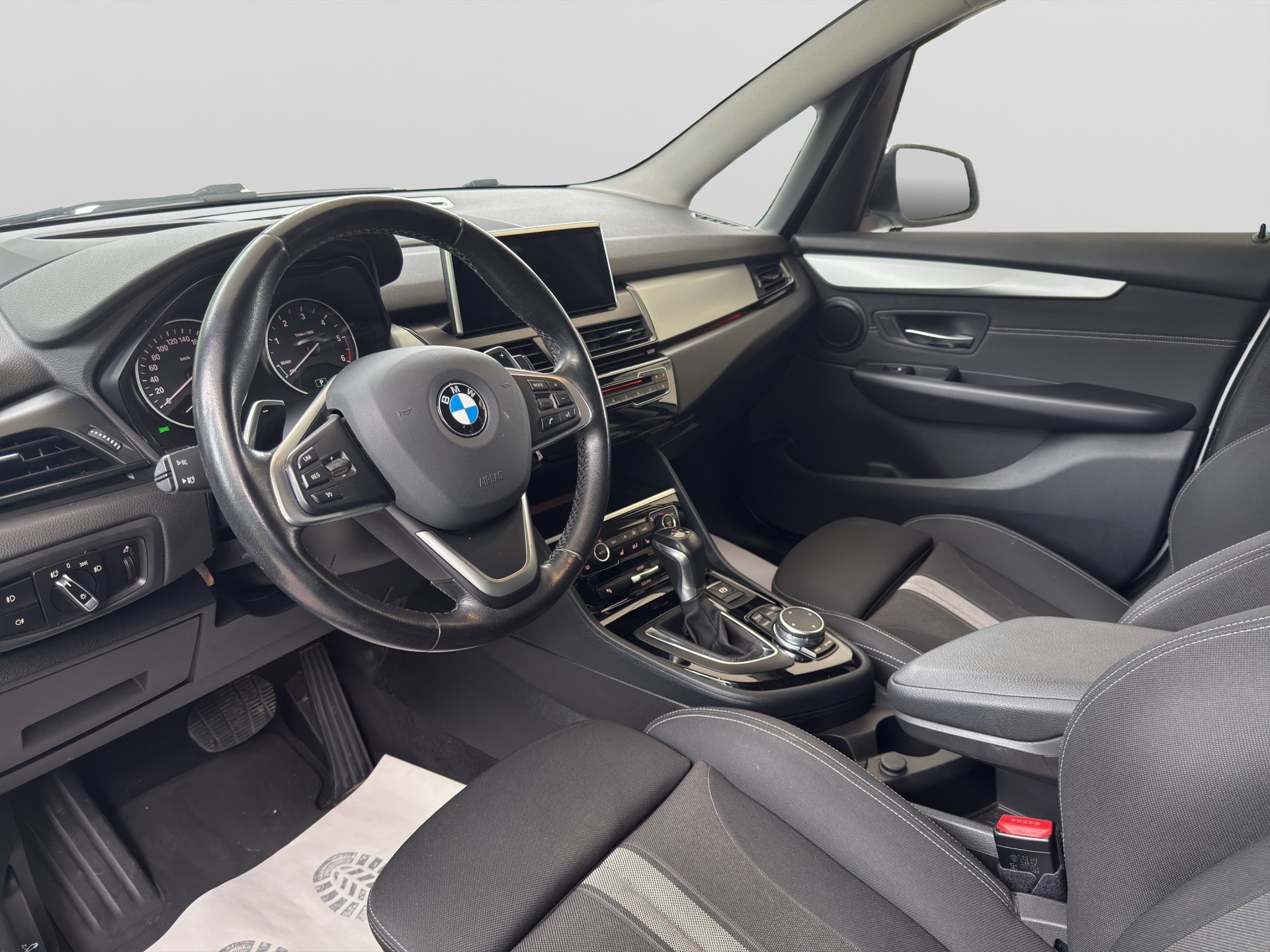 BMW 220d xDrive Gran Tourer Steptronic-image-7
