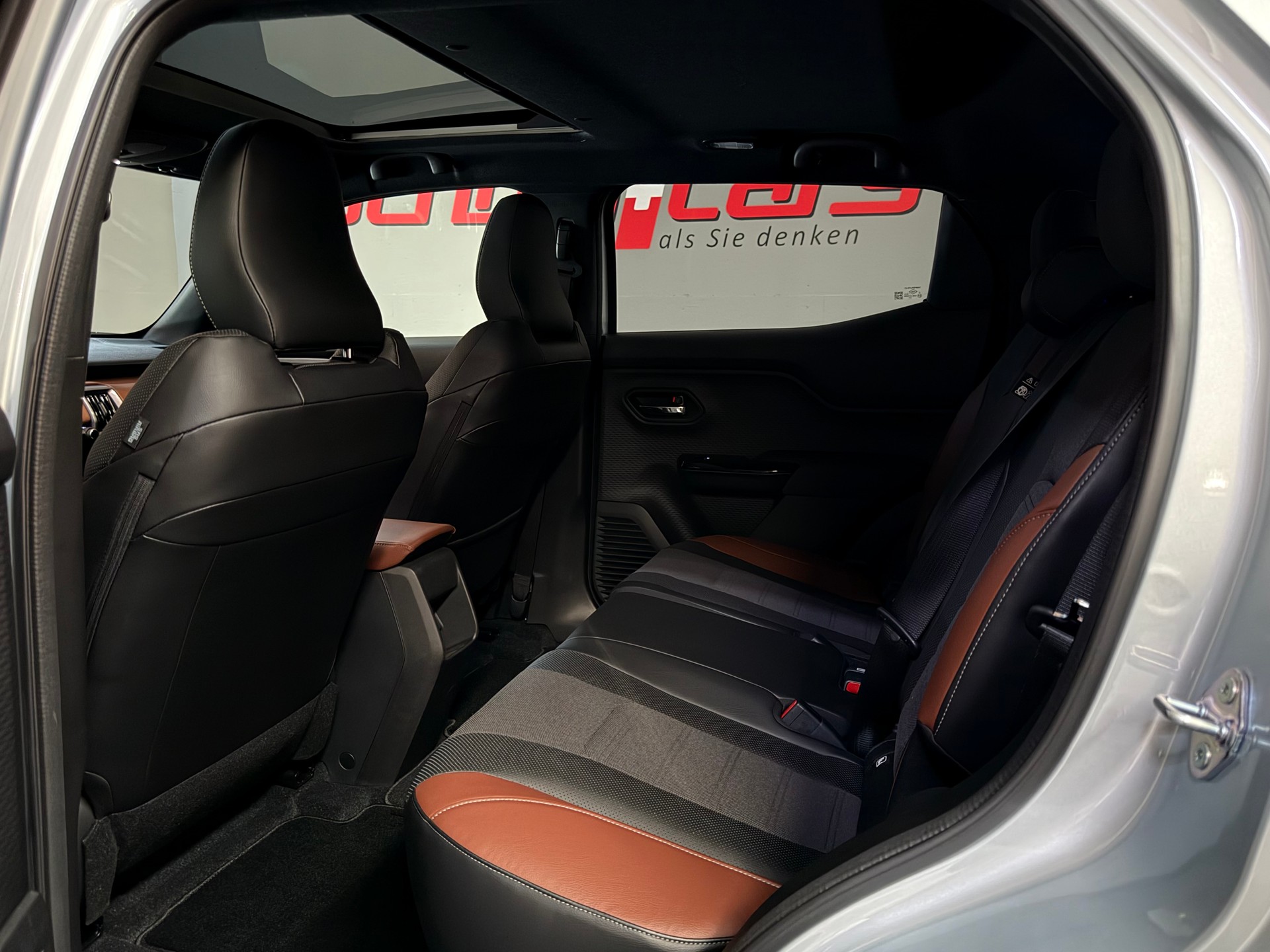 SUZUKI e-Vitara 61kWh Compact Top 4x4-image-14