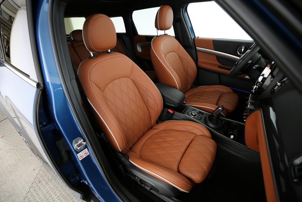 MINI Countryman F60 2.0i John Cooper Works ALL4-image-12