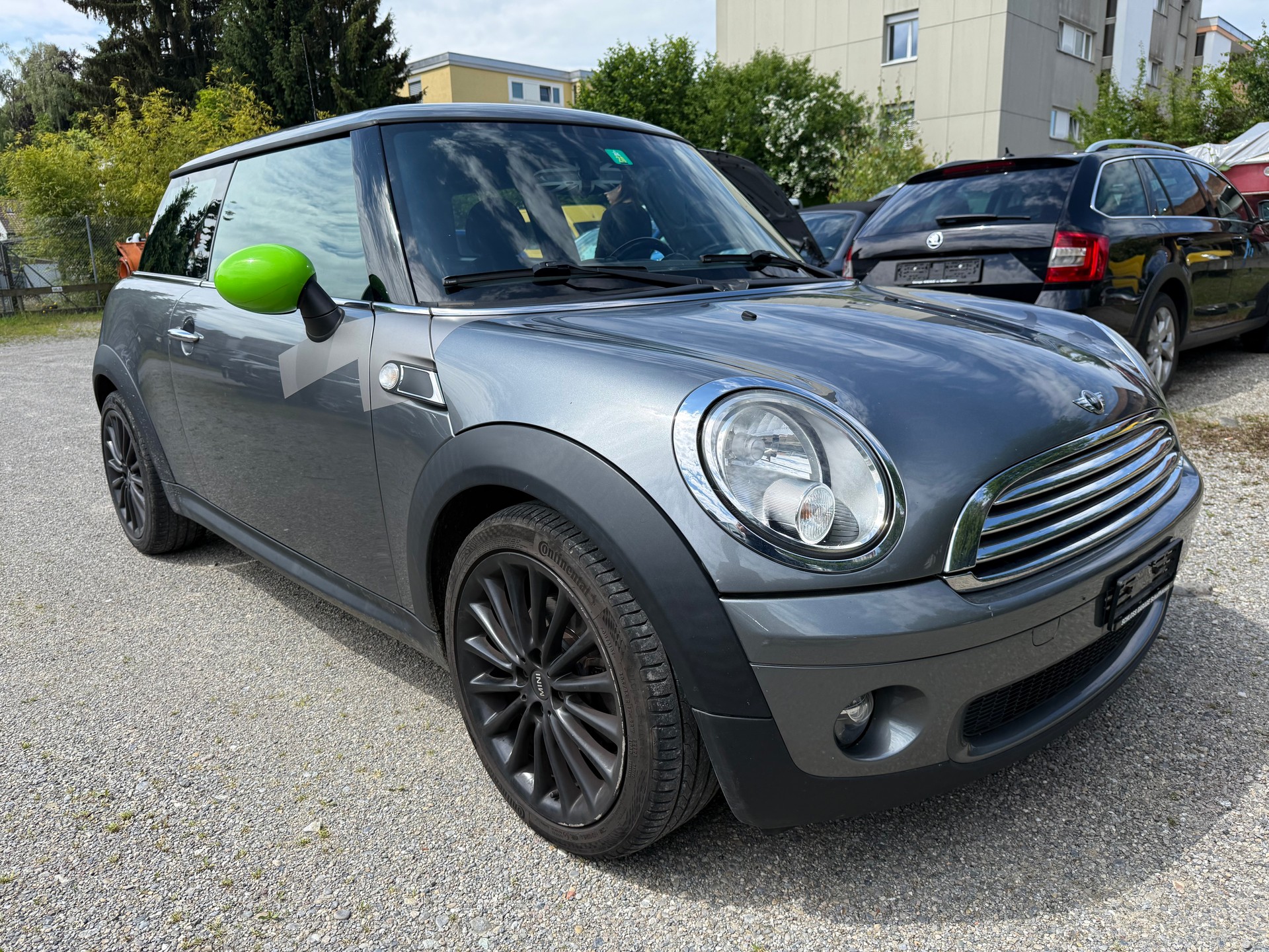 MINI One-showroom-element-2
