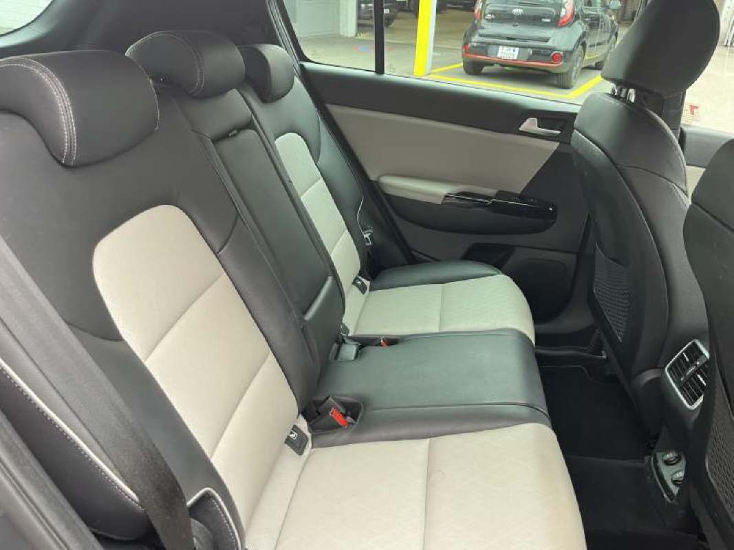 KIA Sportage 2.0 CRDi MHEV Style GT-Line-image-5