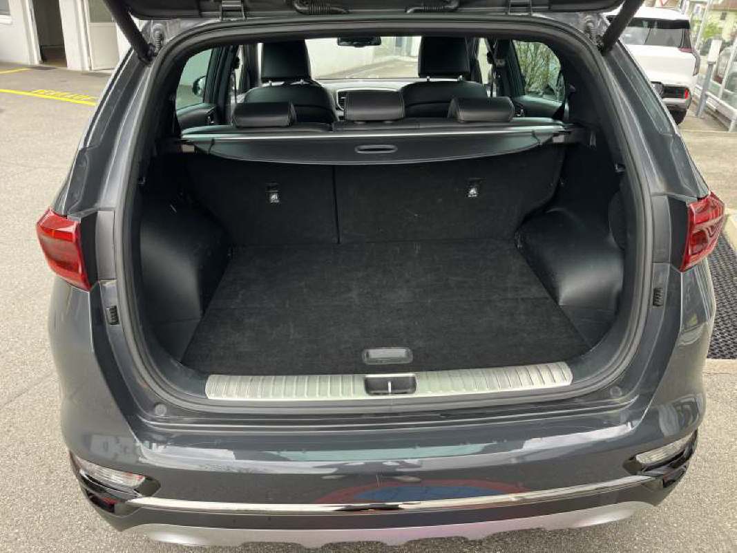 KIA Sportage 2.0 CRDi MHEV Style GT-Line-image-2