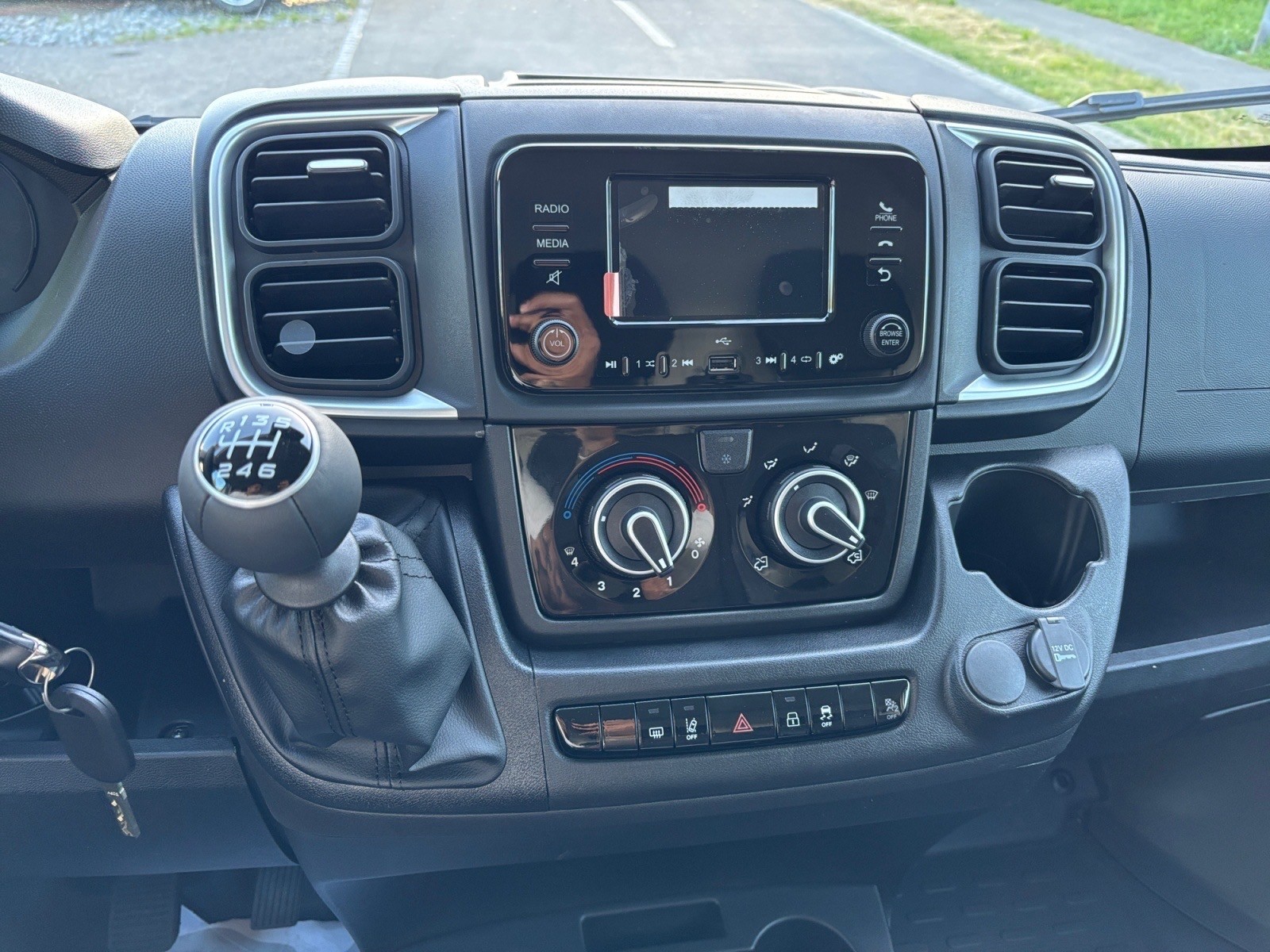 PEUGEOT Boxer 2.2 HDI 335 L2H2-image-10