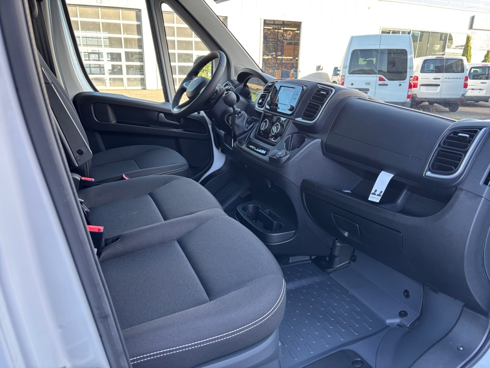 PEUGEOT Boxer 2.2 HDI 335 L2H2-image-7