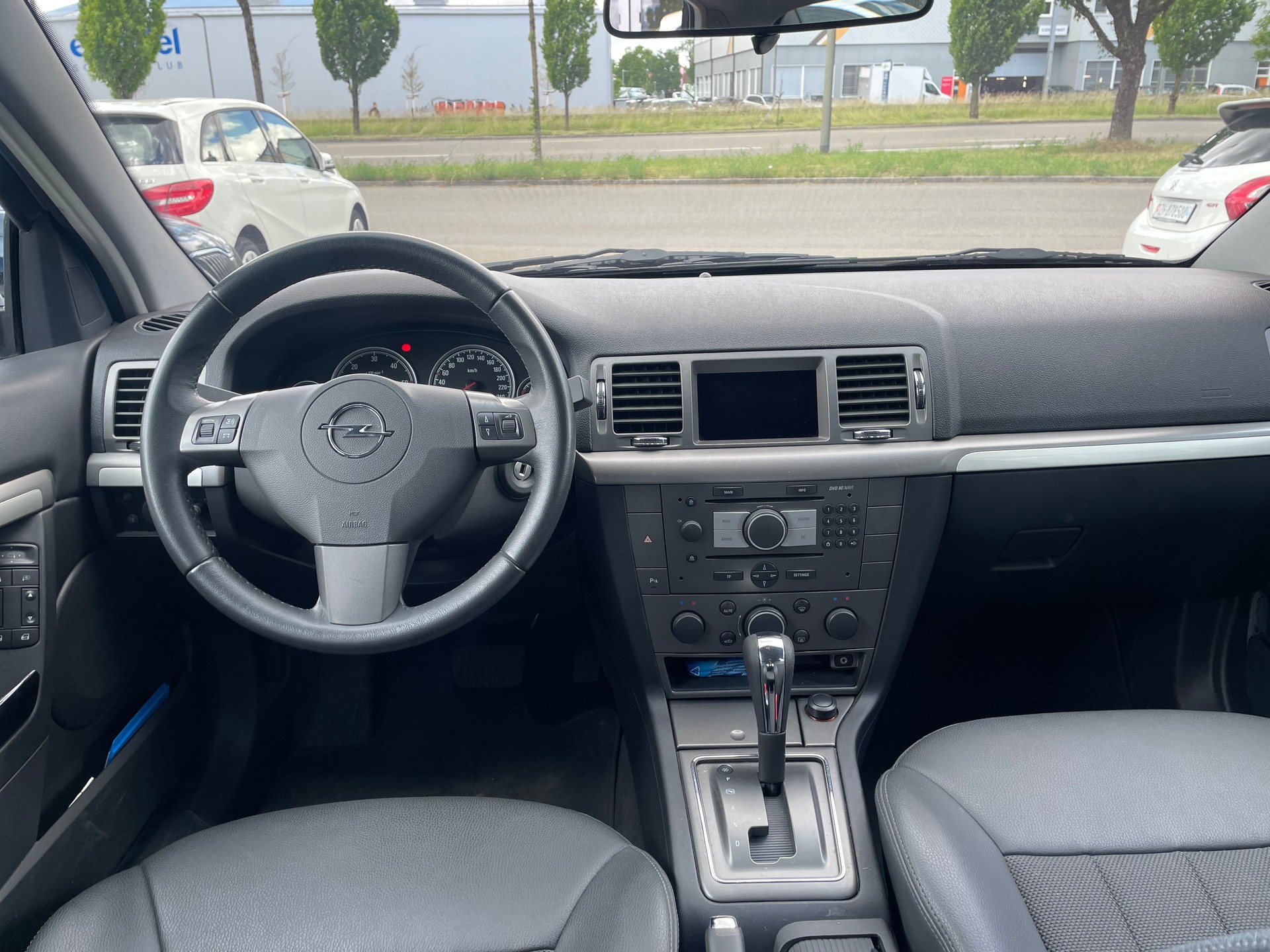 OPEL Vectra 1.9 CDTi 16V Diamond Automatic-image-11