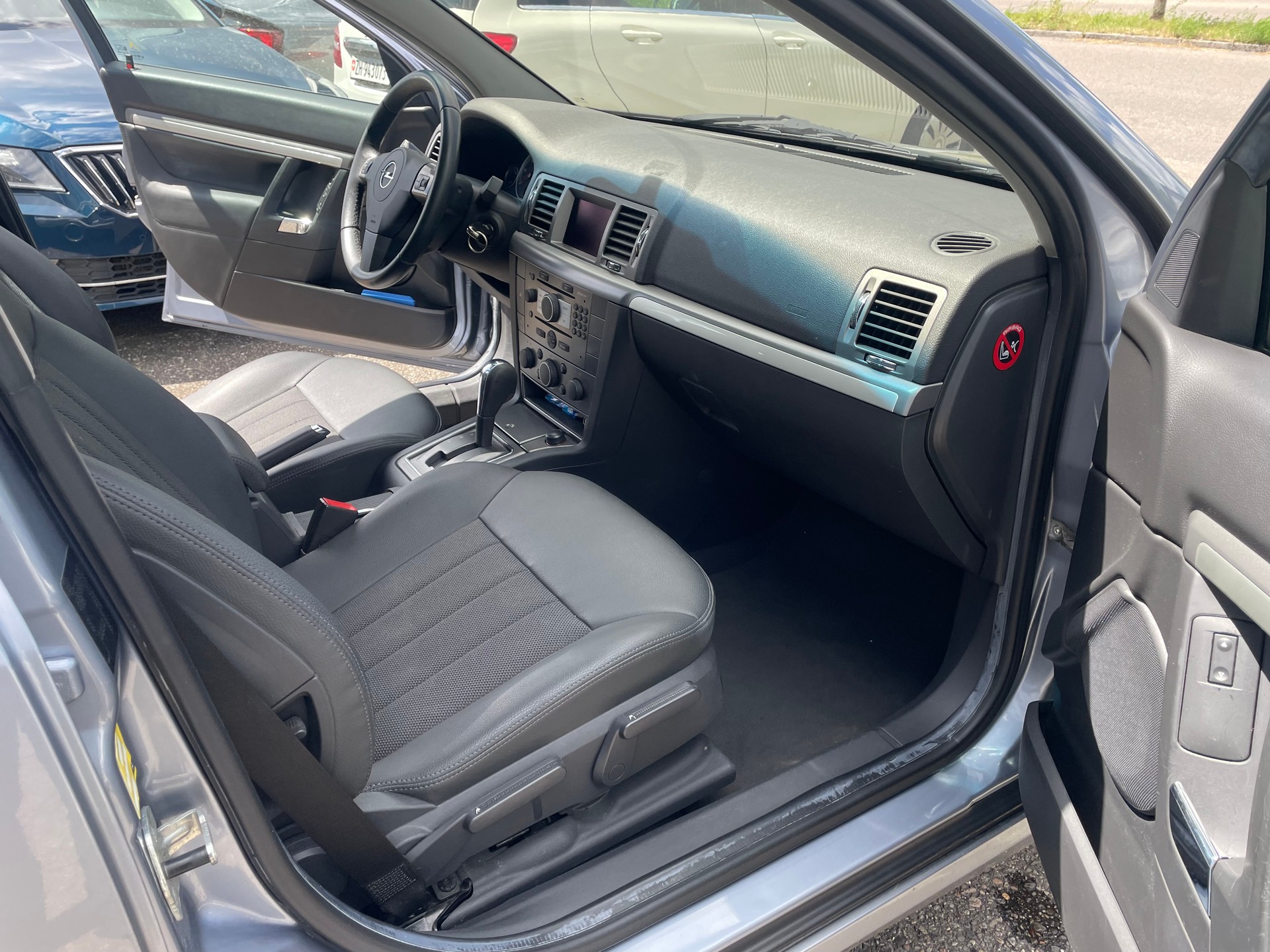 OPEL Vectra 1.9 CDTi 16V Diamond Automatic-image-8