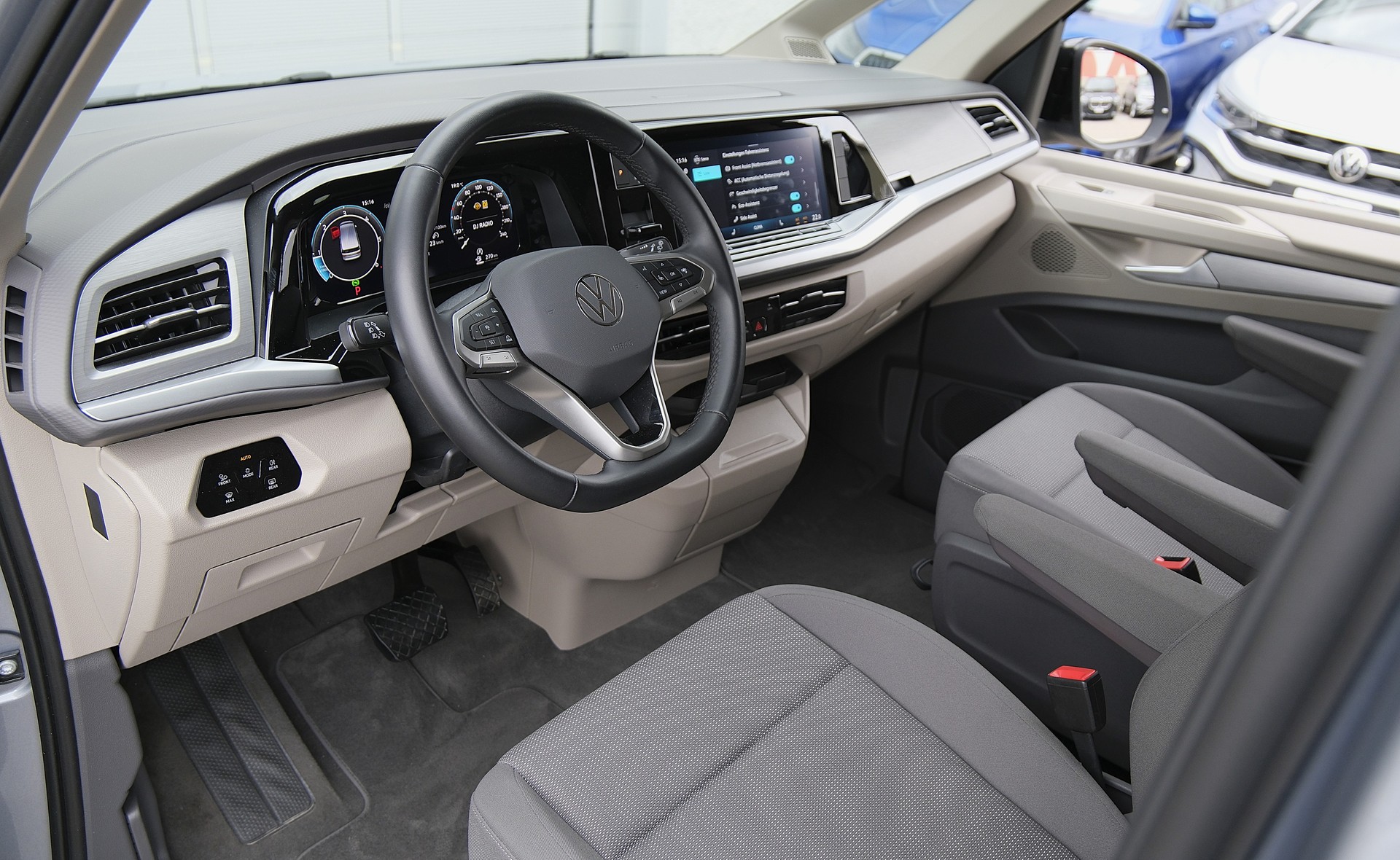 VW Multivan 2.0 TDI Life DSG Lang " 8 Sitzplätze "-showroom-element-2