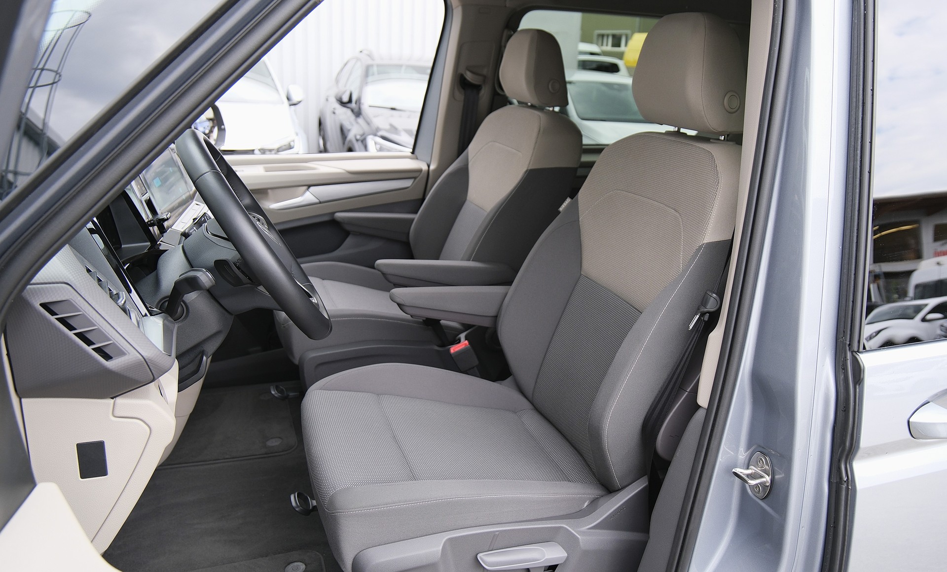 VW Multivan 2.0 TDI Life DSG Lang " 8 Sitzplätze "-showroom-element-3