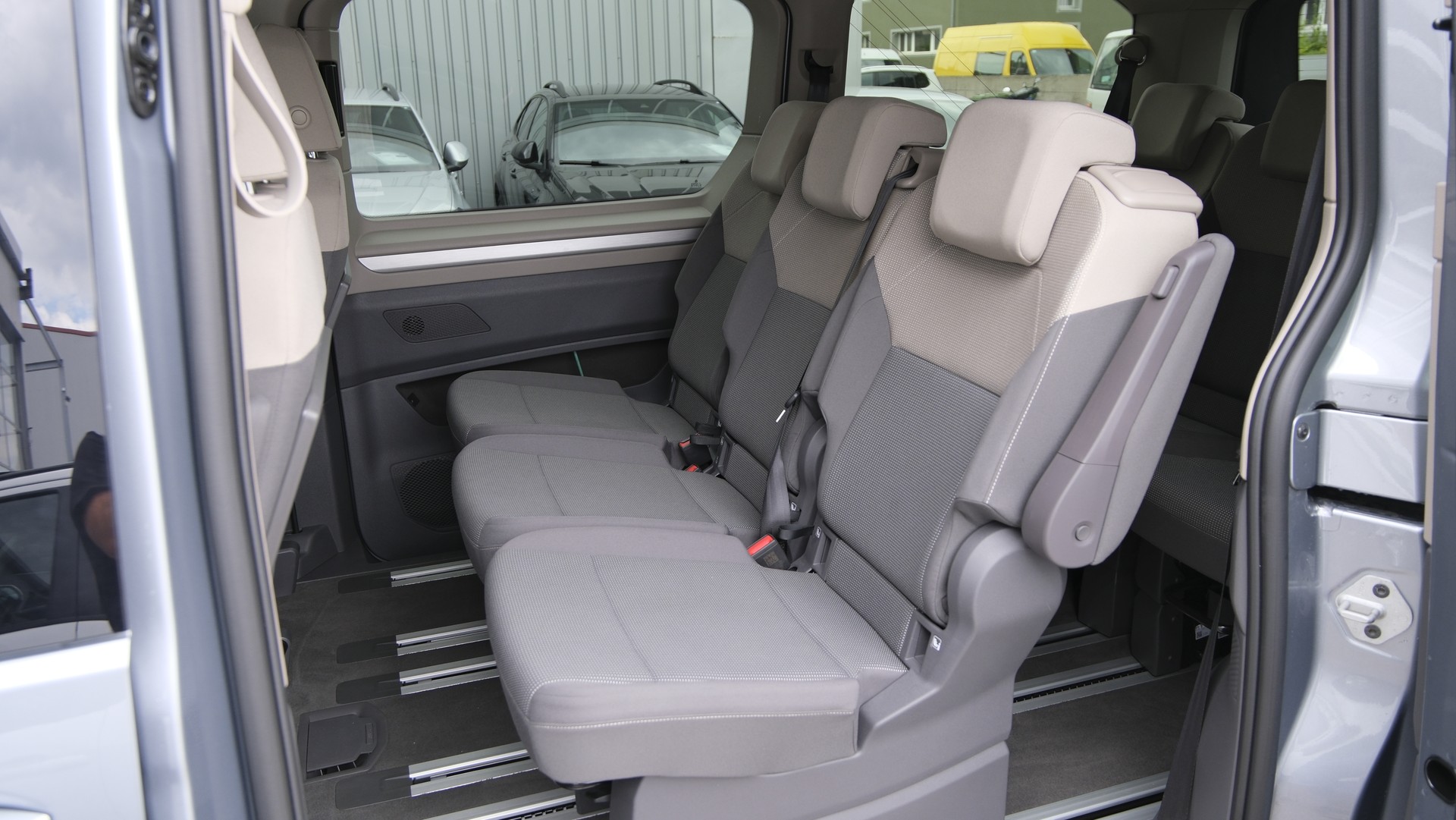 VW Multivan 2.0 TDI Life DSG Lang " 8 Sitzplätze "-image-17