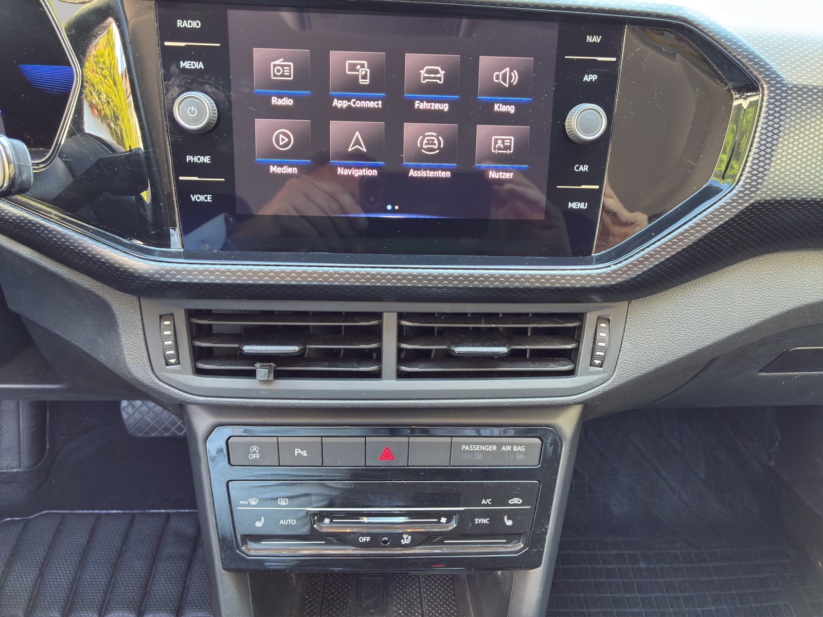 VW T-Cross 1.0 TSI Life DSG-image-8