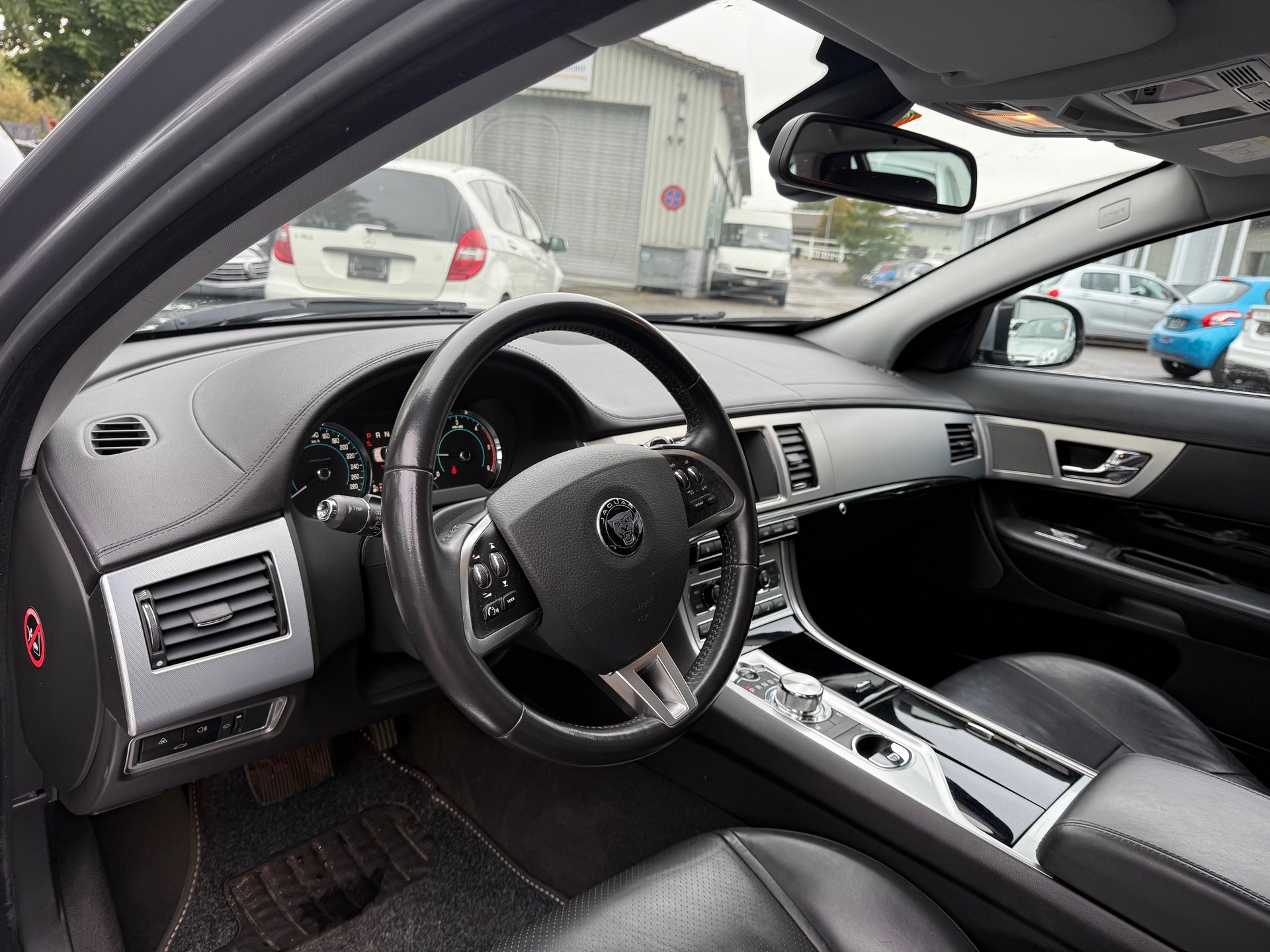 JAGUAR XF Sportbrake 2.2d Luxury-image-6