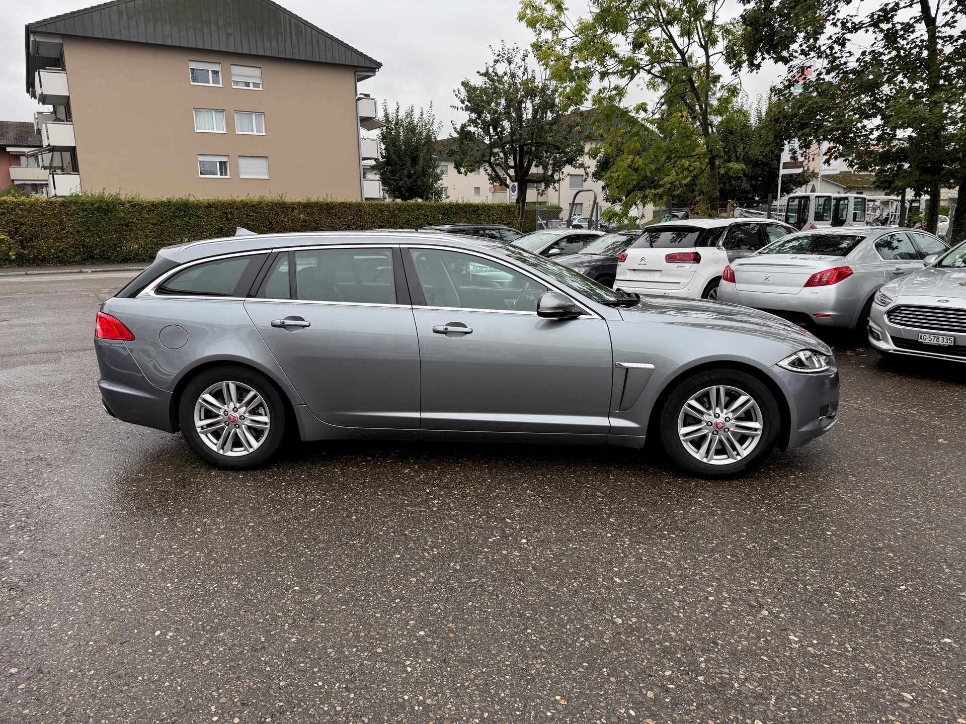 JAGUAR XF Sportbrake 2.2d Luxury-showroom-element-2