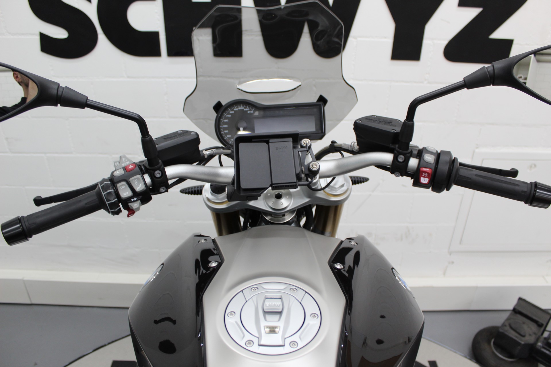 BMW R 1200 R ABS-image-7