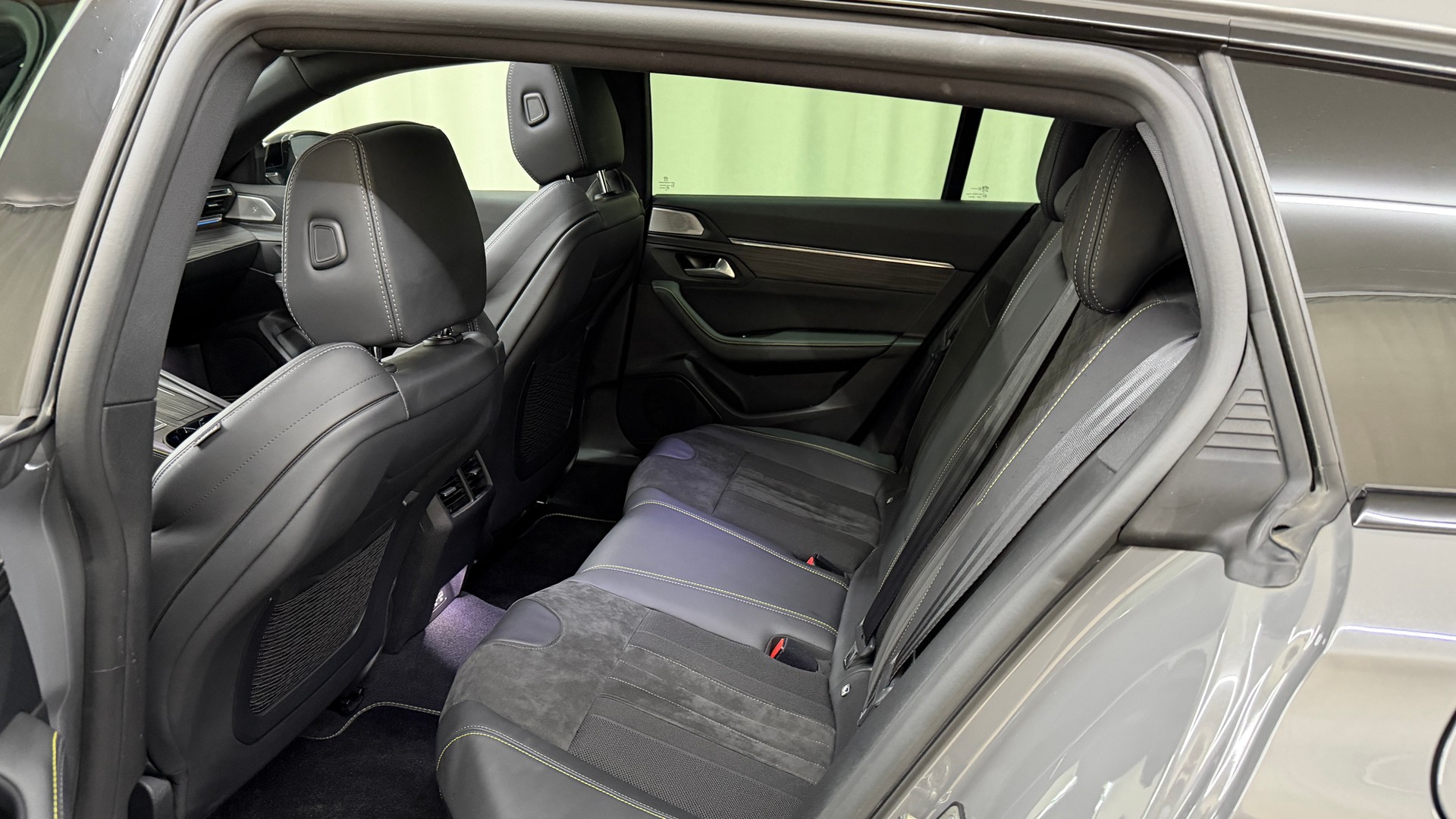PEUGEOT 508 SW Hybrid4 360 e Sport Engineered-image-13