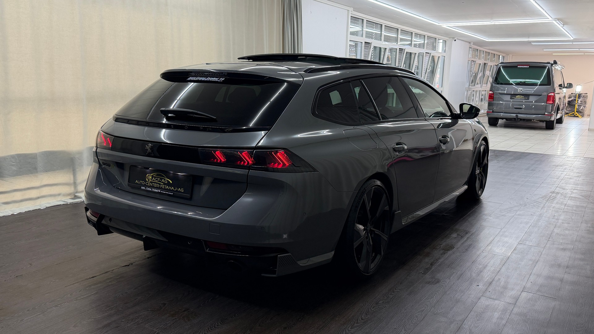 PEUGEOT 508 SW Hybrid4 360 e Sport Engineered-showroom-element-3