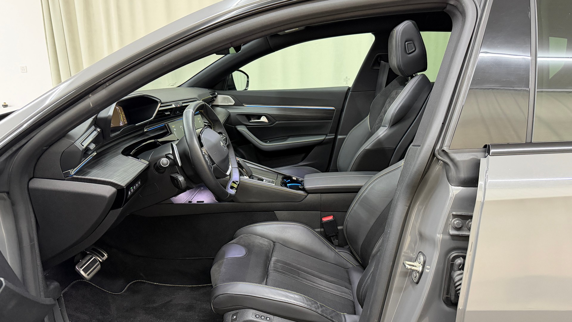 PEUGEOT 508 SW Hybrid4 360 e Sport Engineered-image-6
