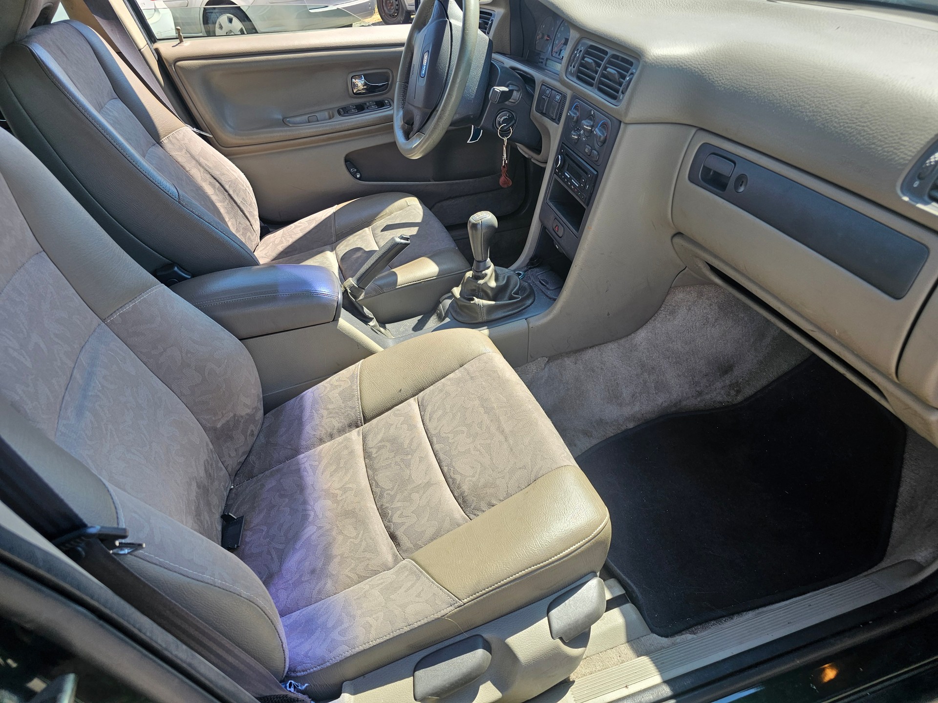 VOLVO V70 2.0-image-7